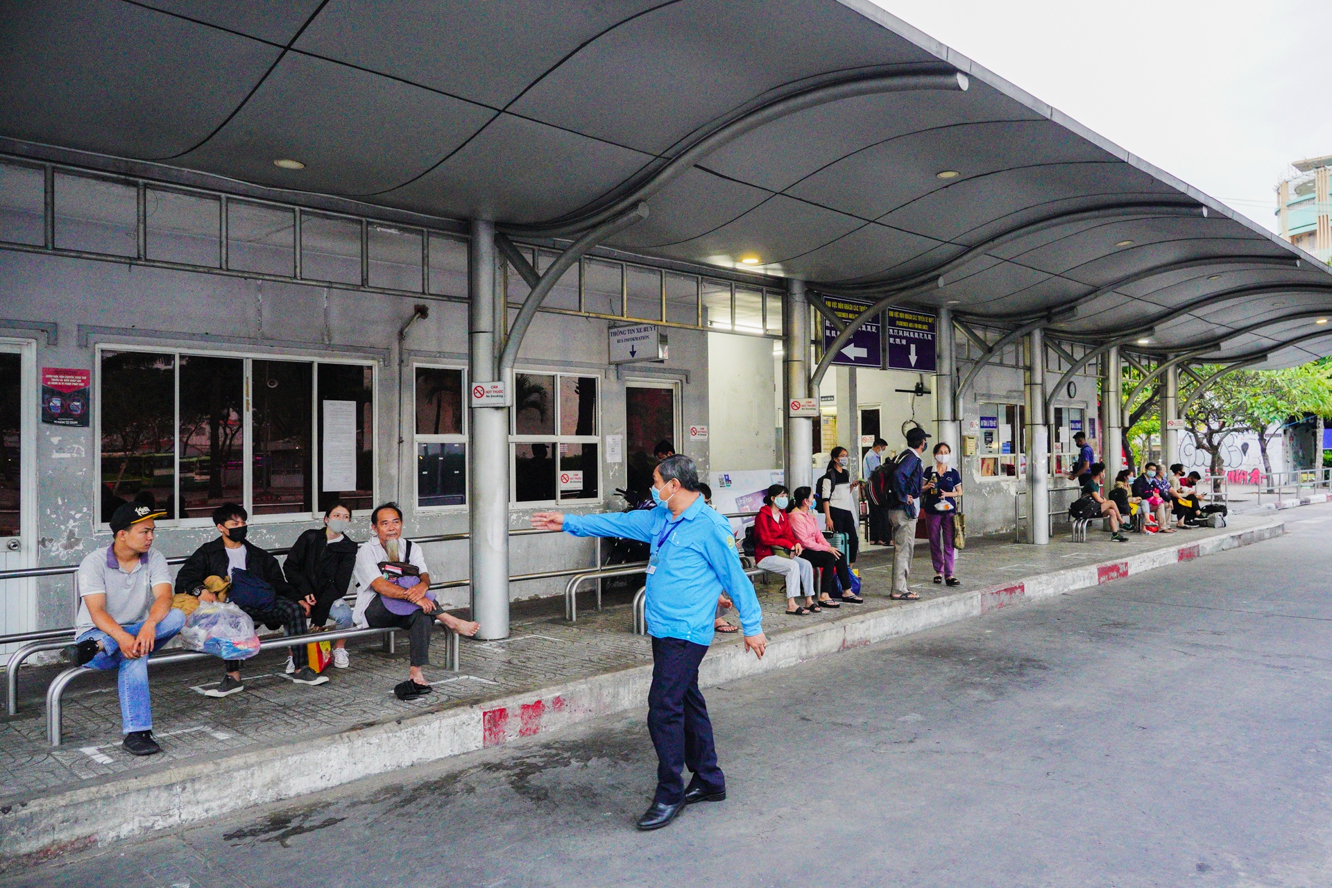 Xe buyt TP.HCM hoat dong tro lai anh 9