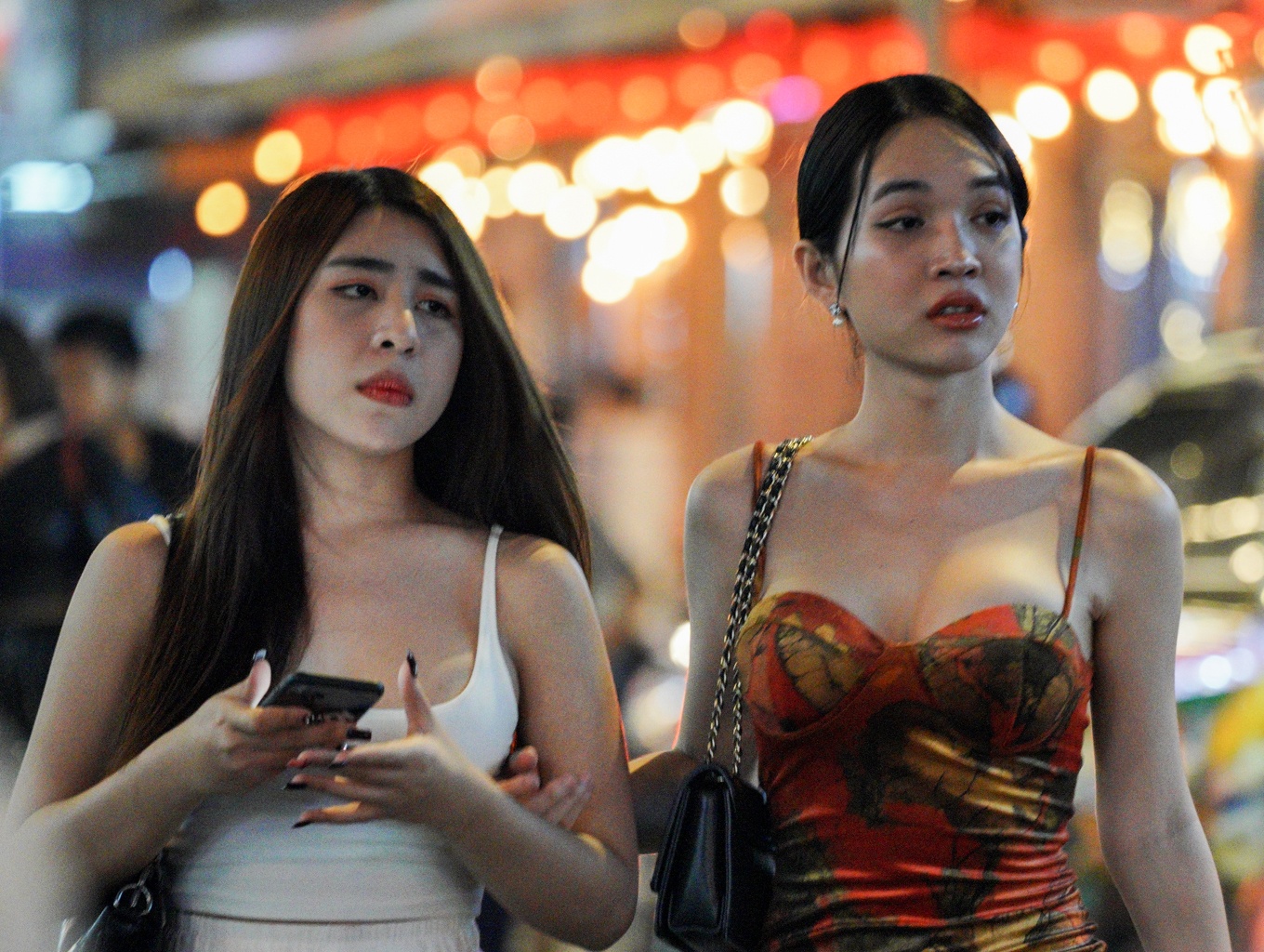 Pho Bui Vien lai dong nghet cuoi tuan hinh anh