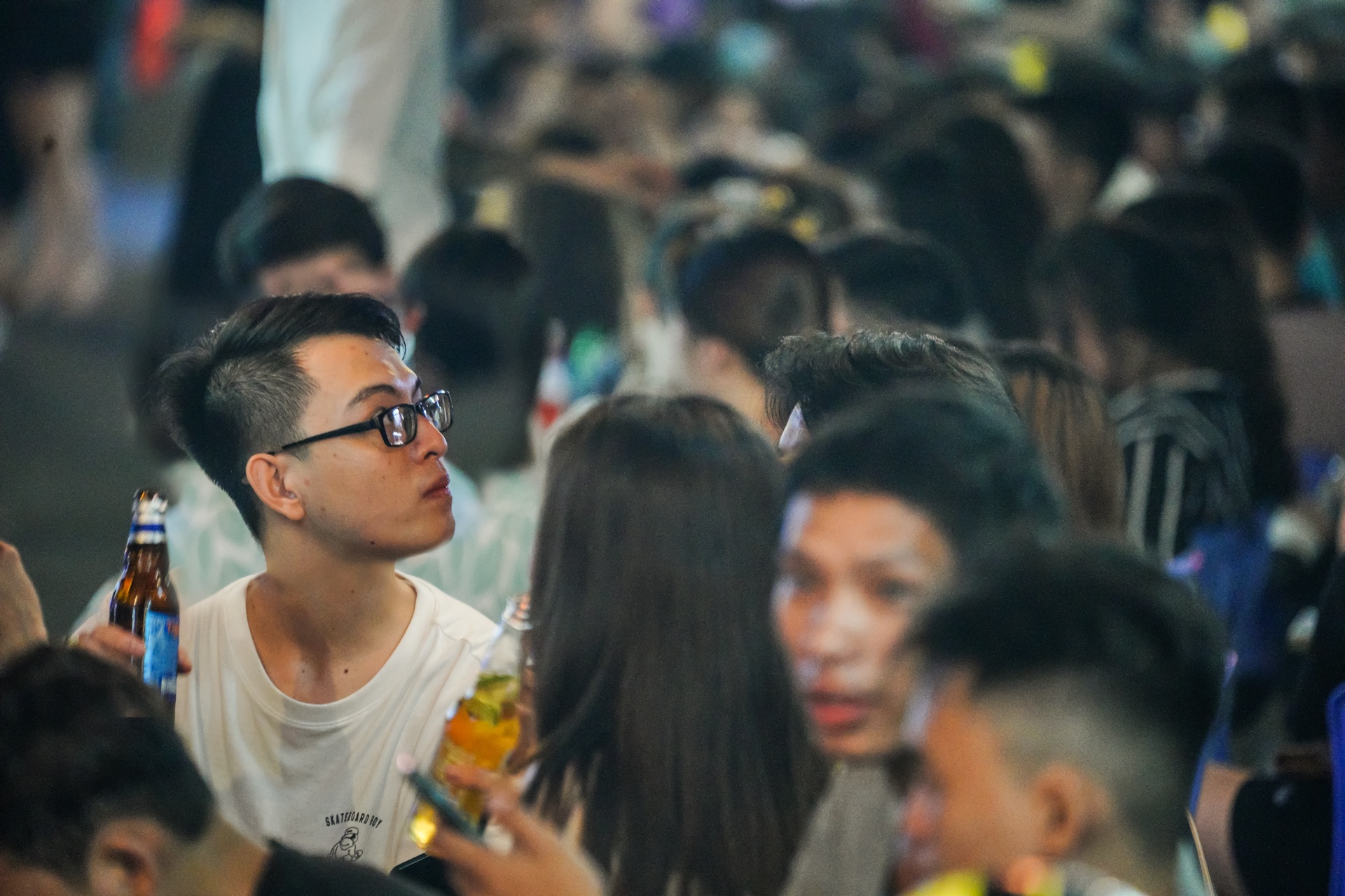 Quan bar duoc phep mo cua tro lai anh 8