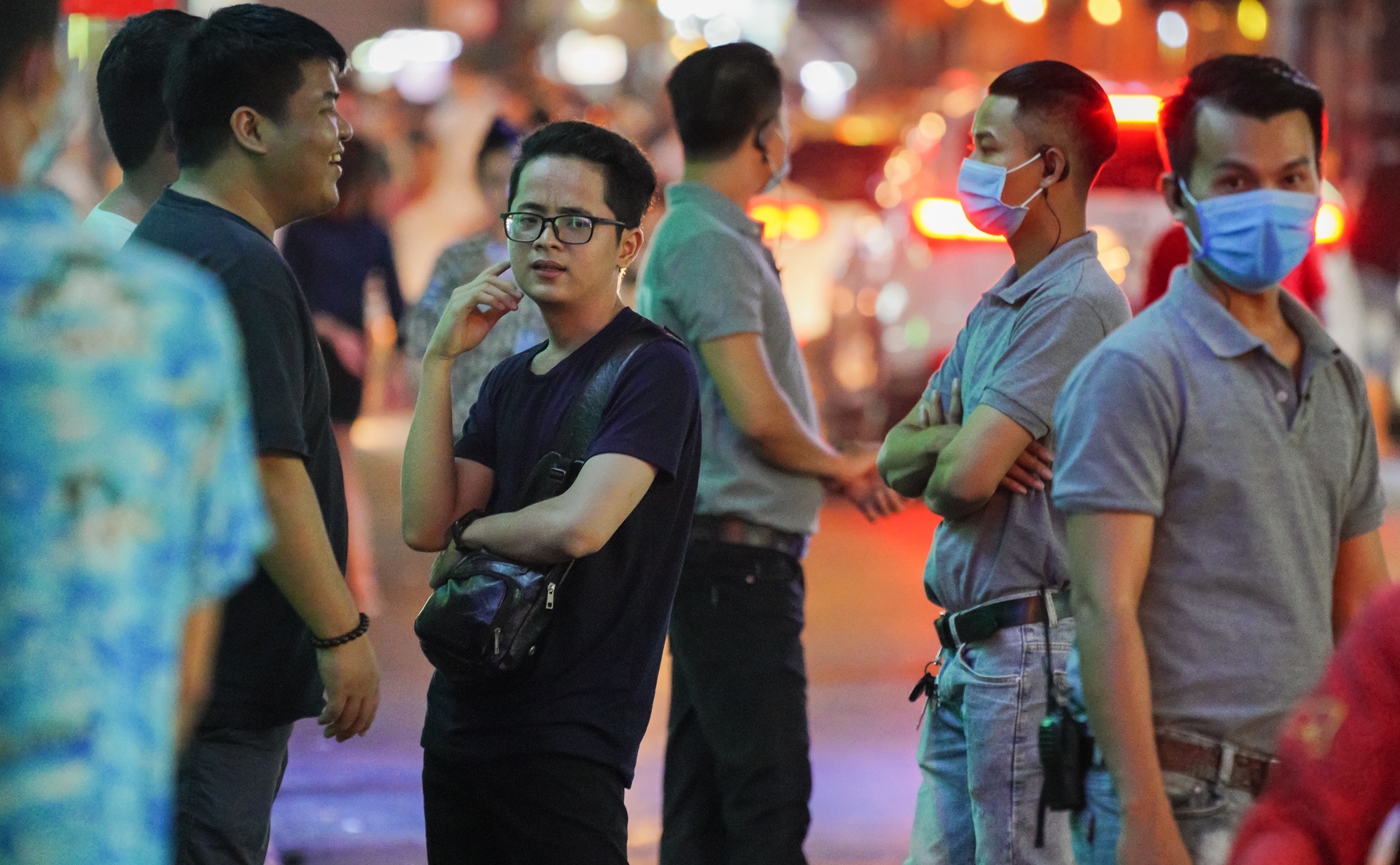 Quan bar duoc phep mo cua tro lai anh 6