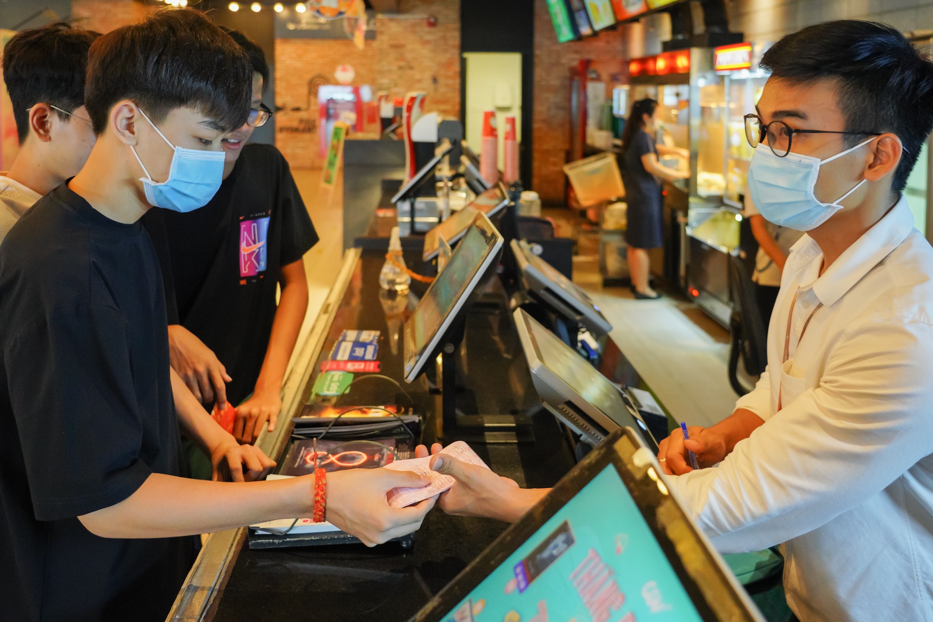 Rap chieu phim vang khach ngay cuoi tuan anh 3