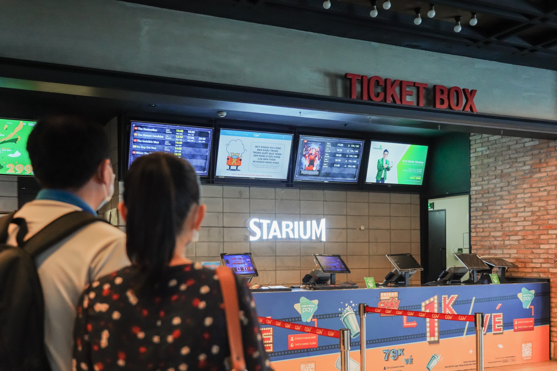 Rap chieu phim vang khach ngay cuoi tuan anh 1