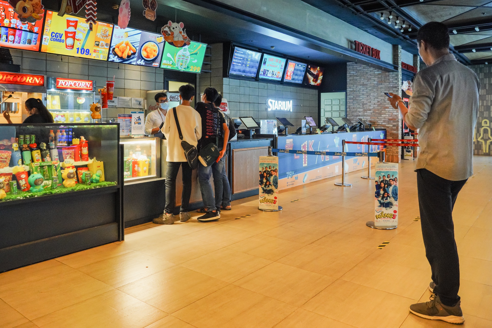 Rap chieu phim vang khach ngay cuoi tuan anh 4