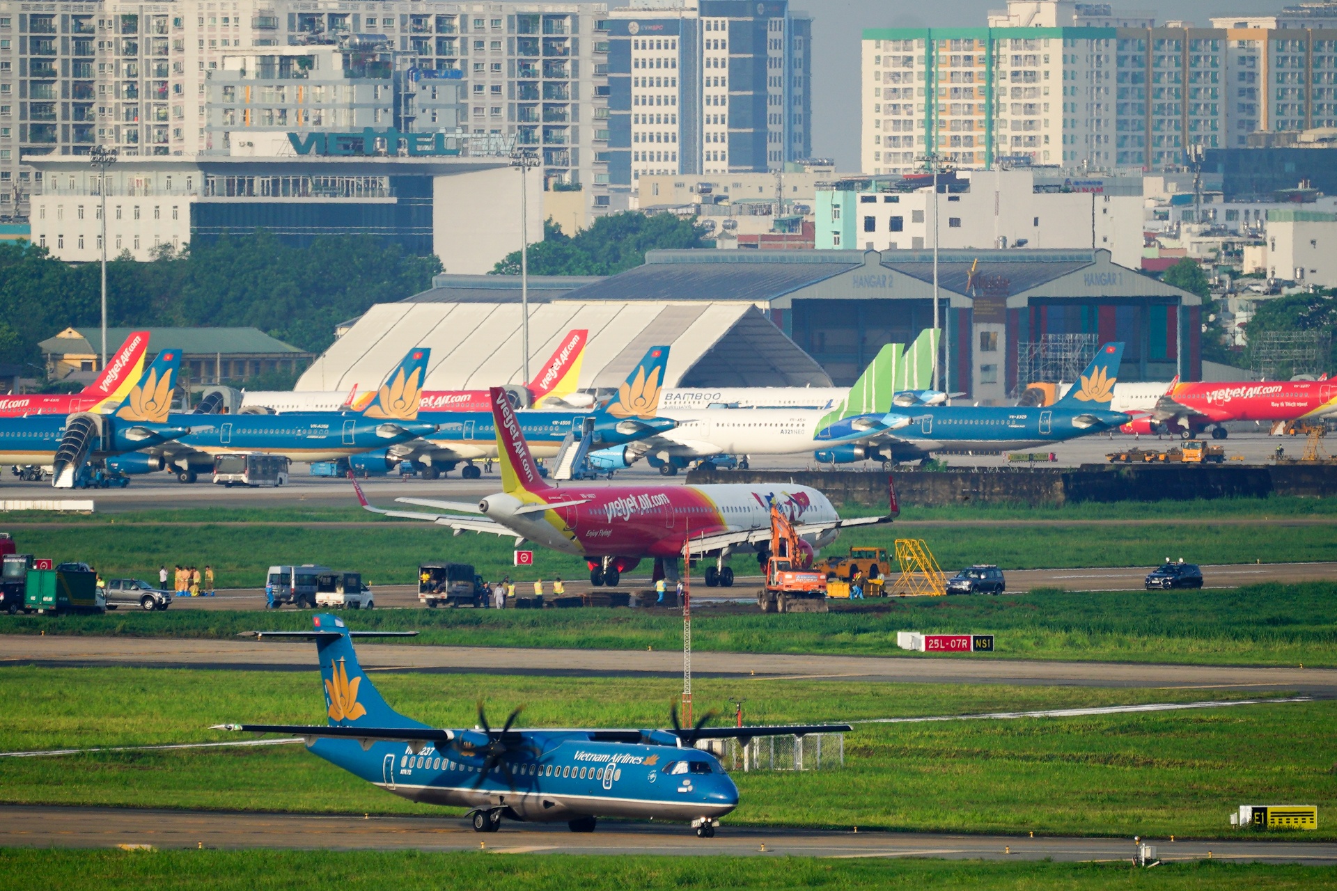 May bay tro lai san do Tan Son Nhat anh 5