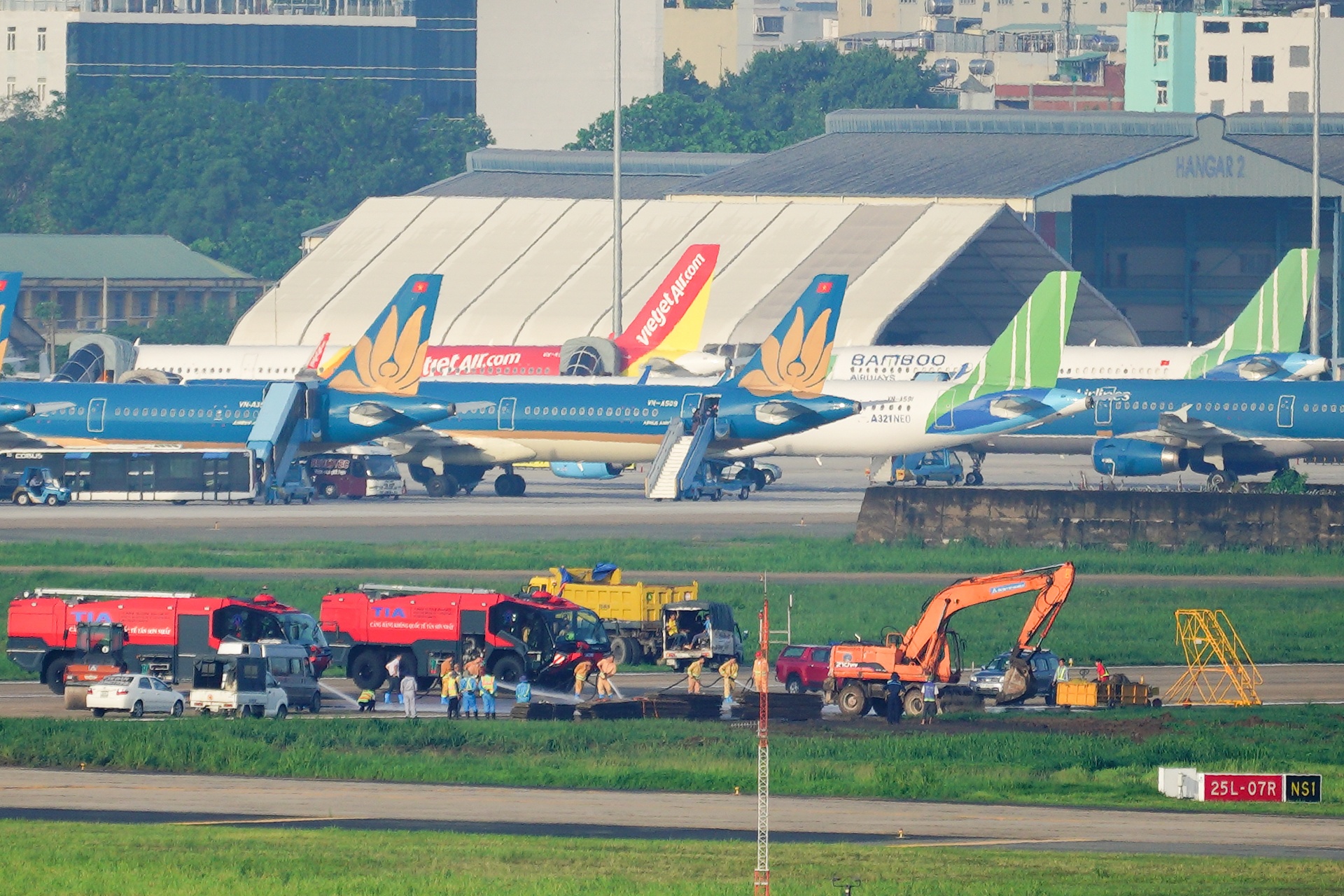 May bay tro lai san do Tan Son Nhat anh 8