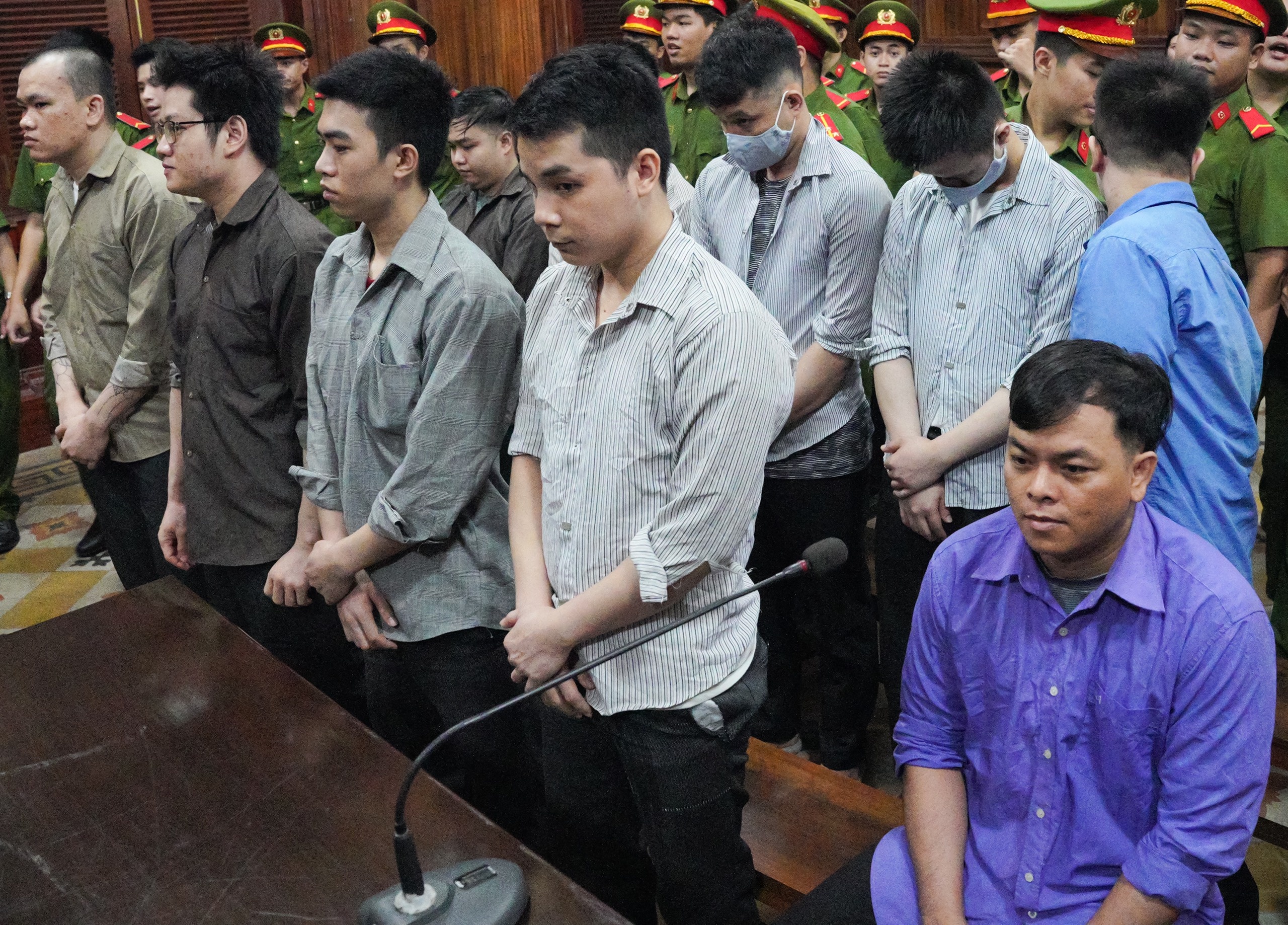 Cac bi cao cui dau khi toa tuyen an Phuc XO hinh anh