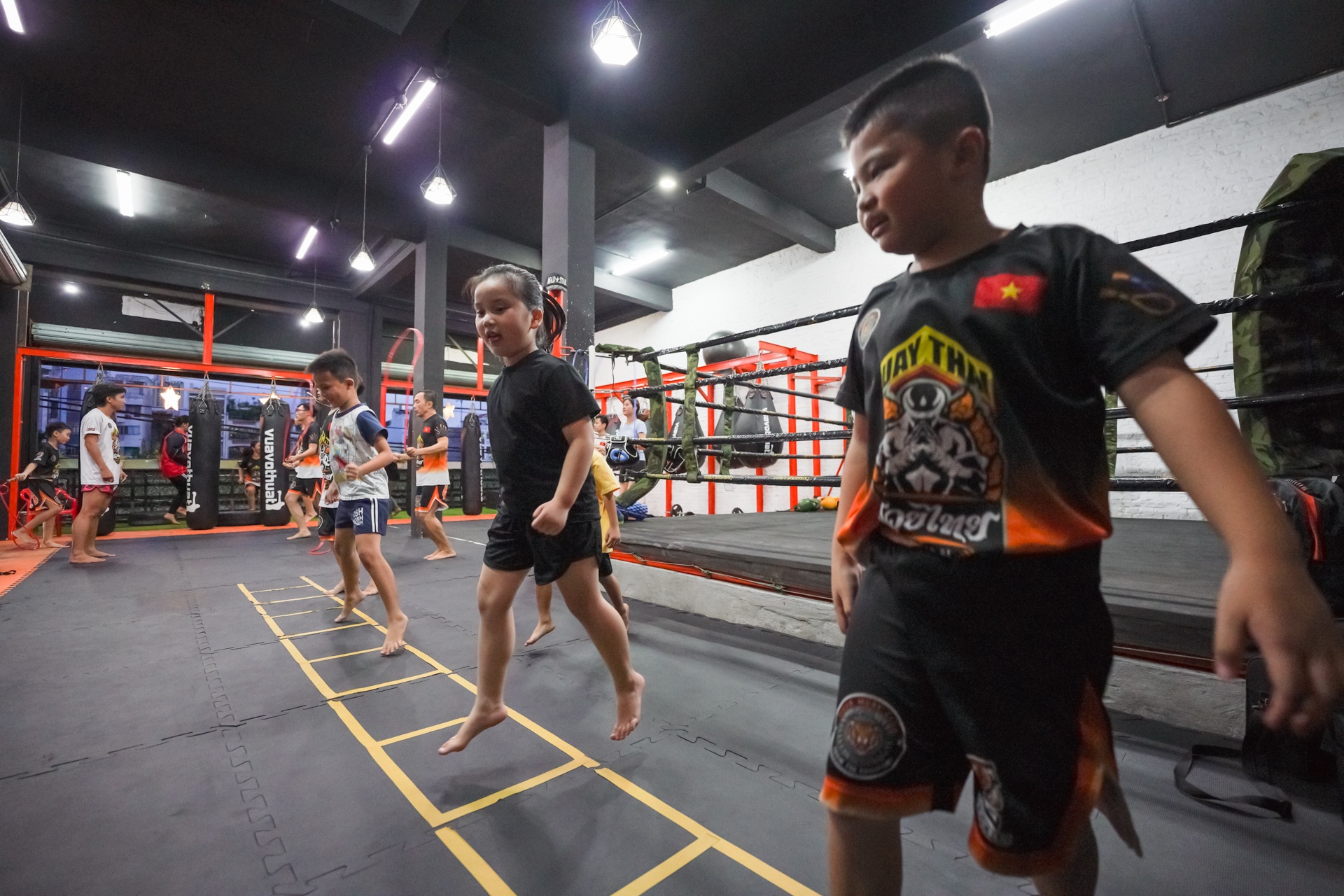 Cho tre hoc vo dip he anh 2