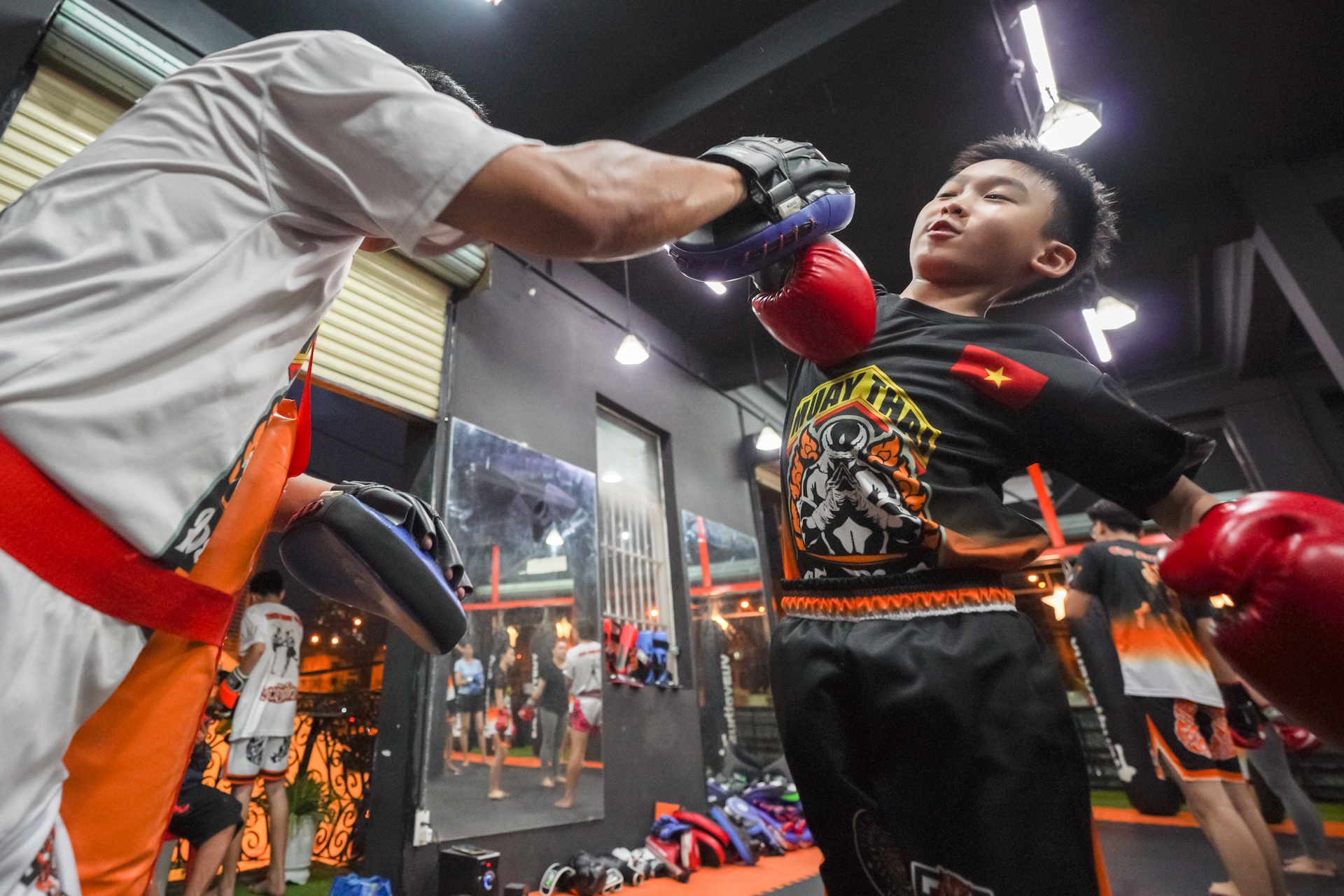 Cho tre hoc vo dip he anh 4