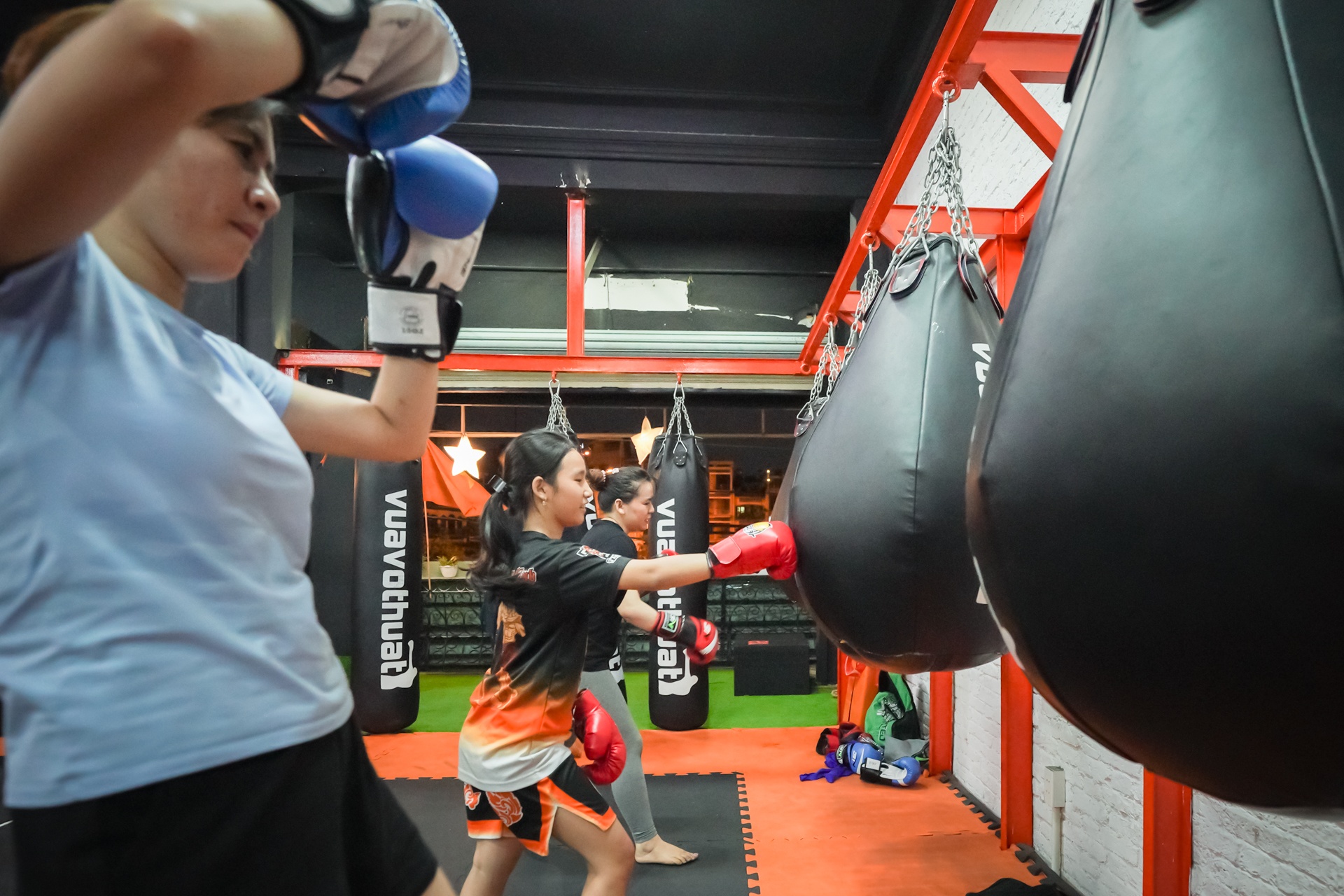 Cho tre hoc vo dip he anh 10