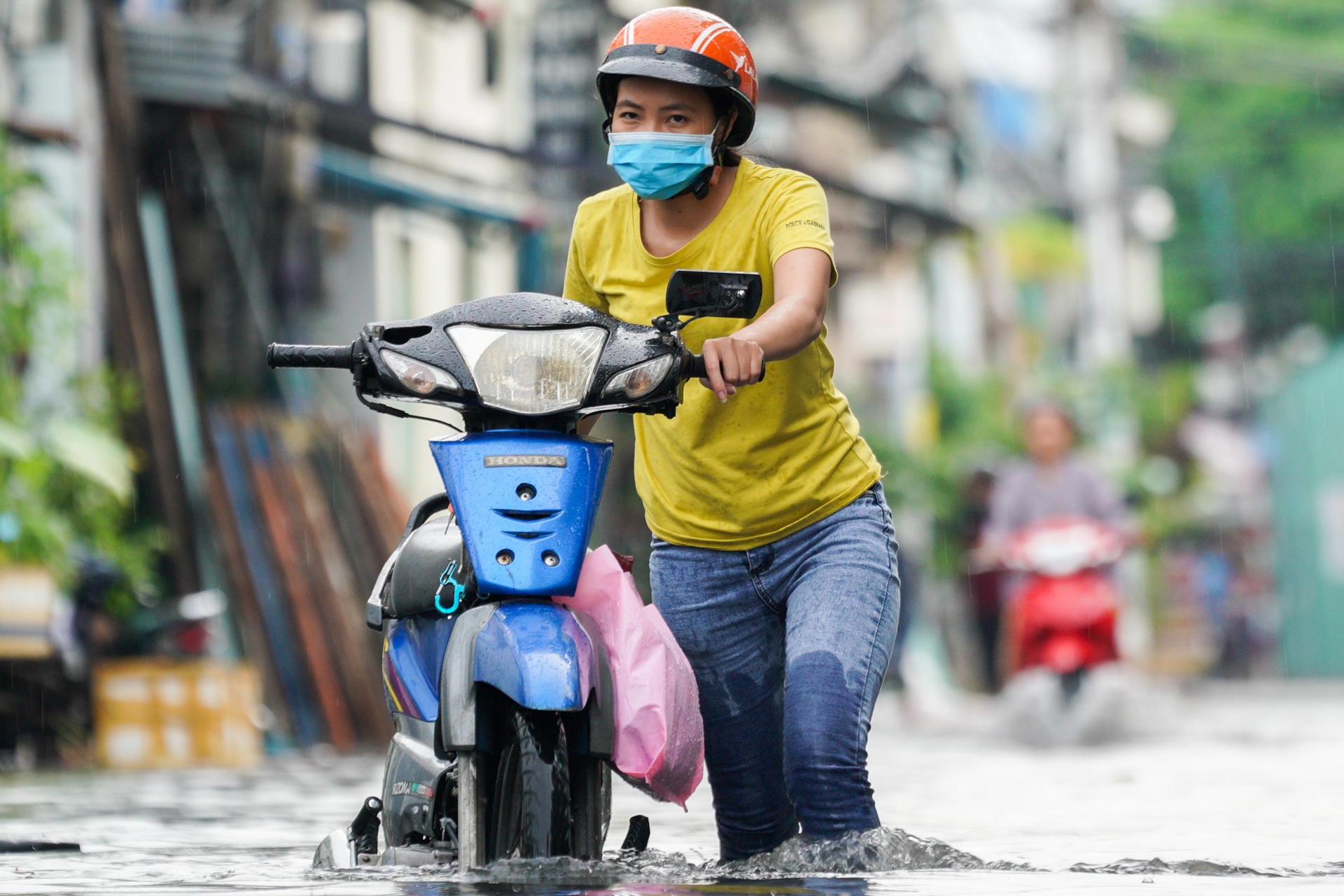 Ngap nang sau con mua lon anh 4