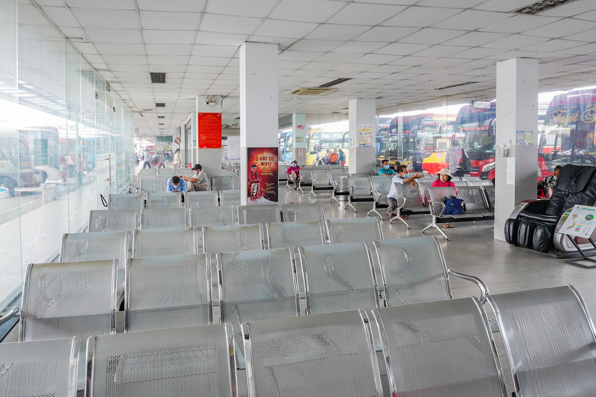 Ben xe o TP.HCM thua thot dip le 2/9 anh 8