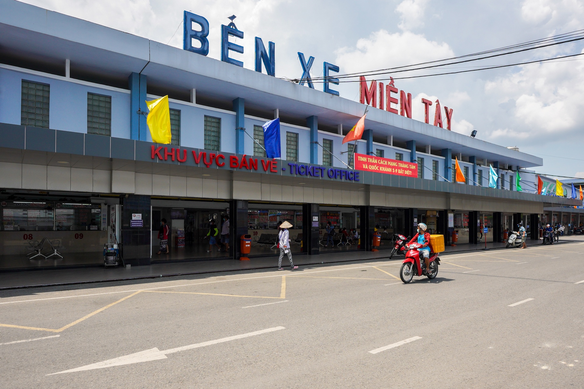 Ben xe o TP.HCM thua thot dip le 2/9 anh 6