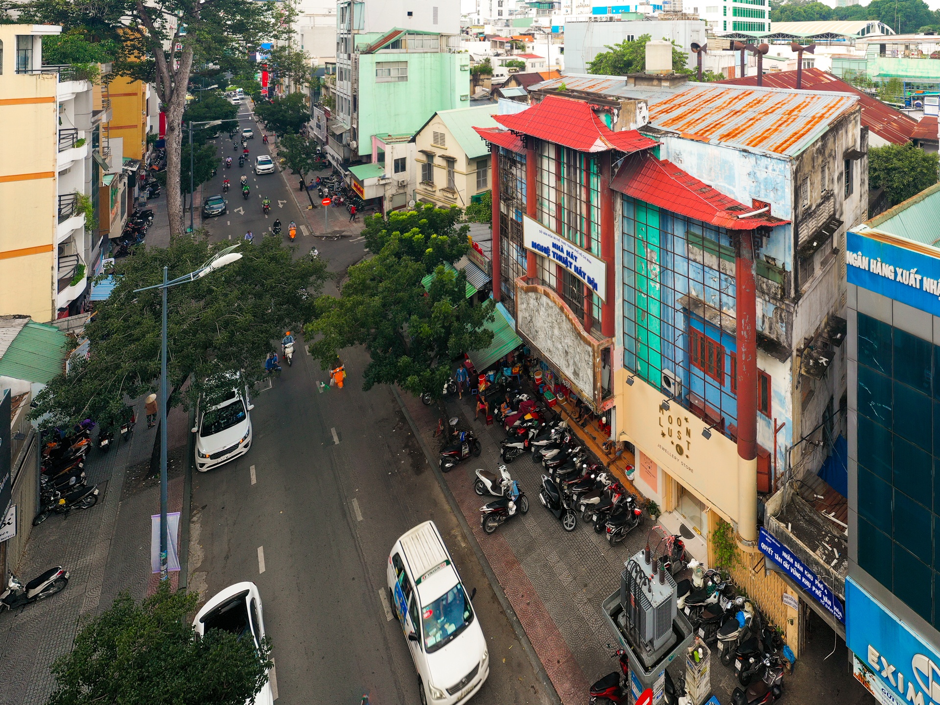 Du an BT ngung tre,  dat 'vang' o TP.HCM lam bai giu xe,  nha kho anh 2