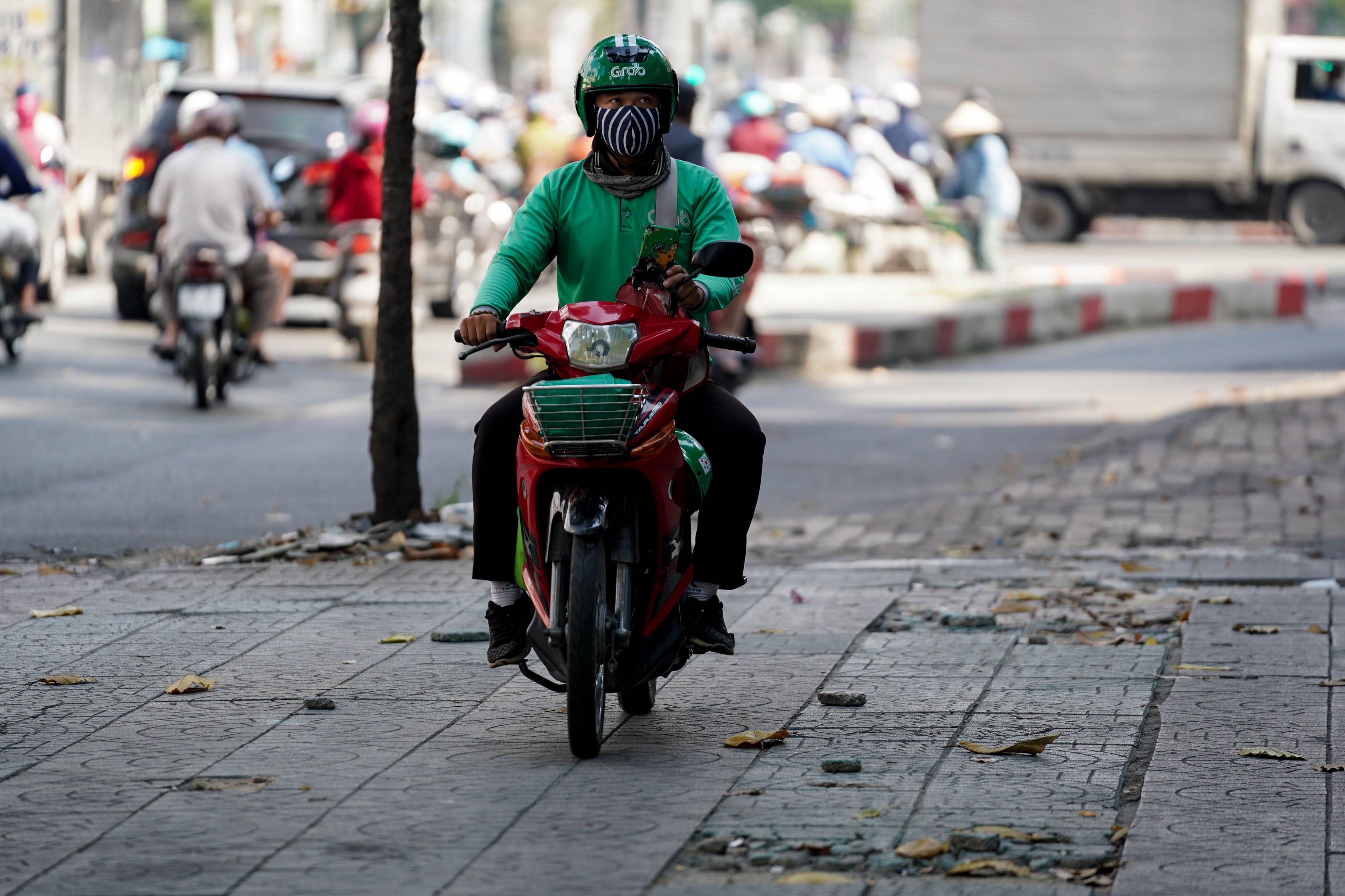 Xe may leo len via he anh 7