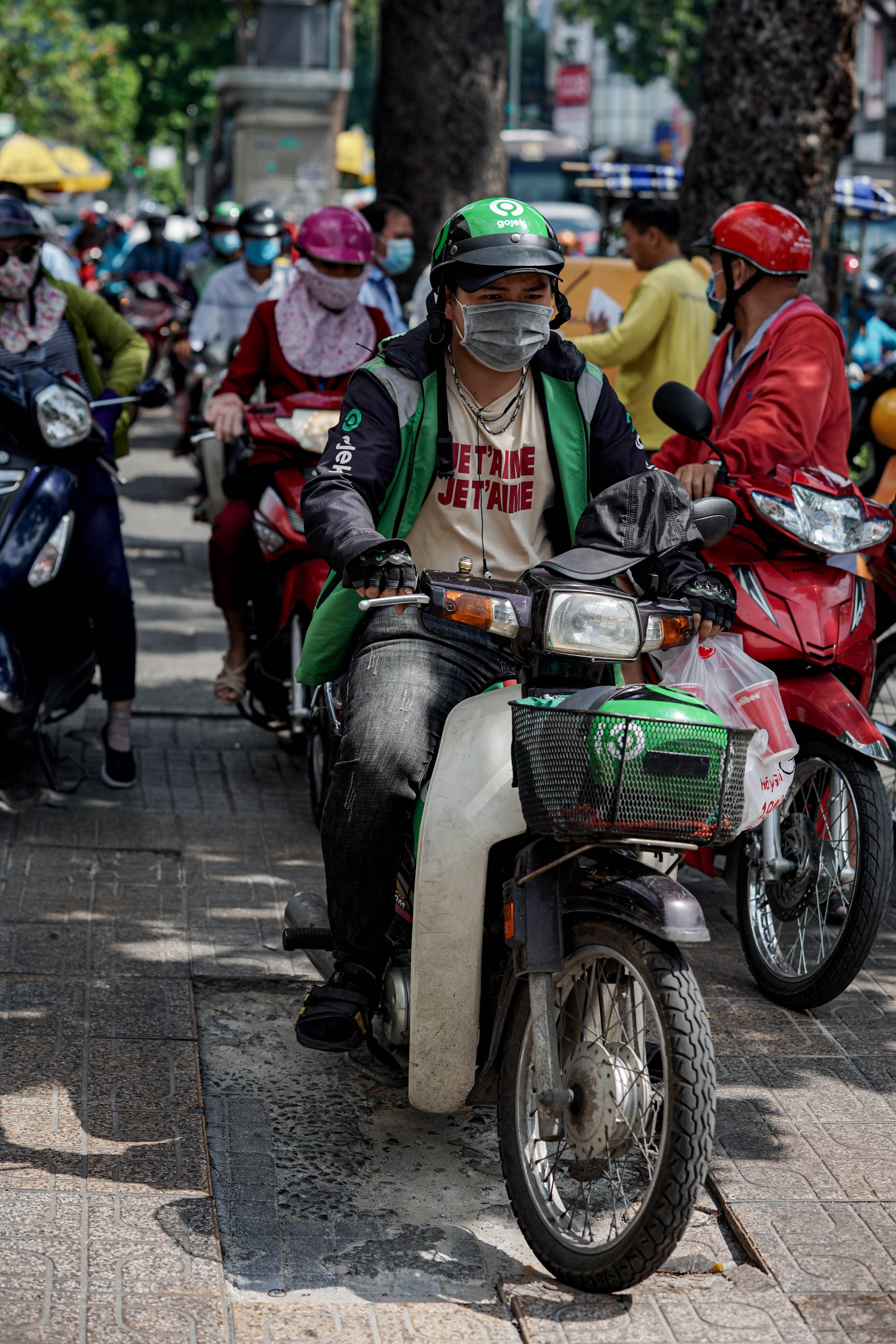 Xe may leo len via he anh 2