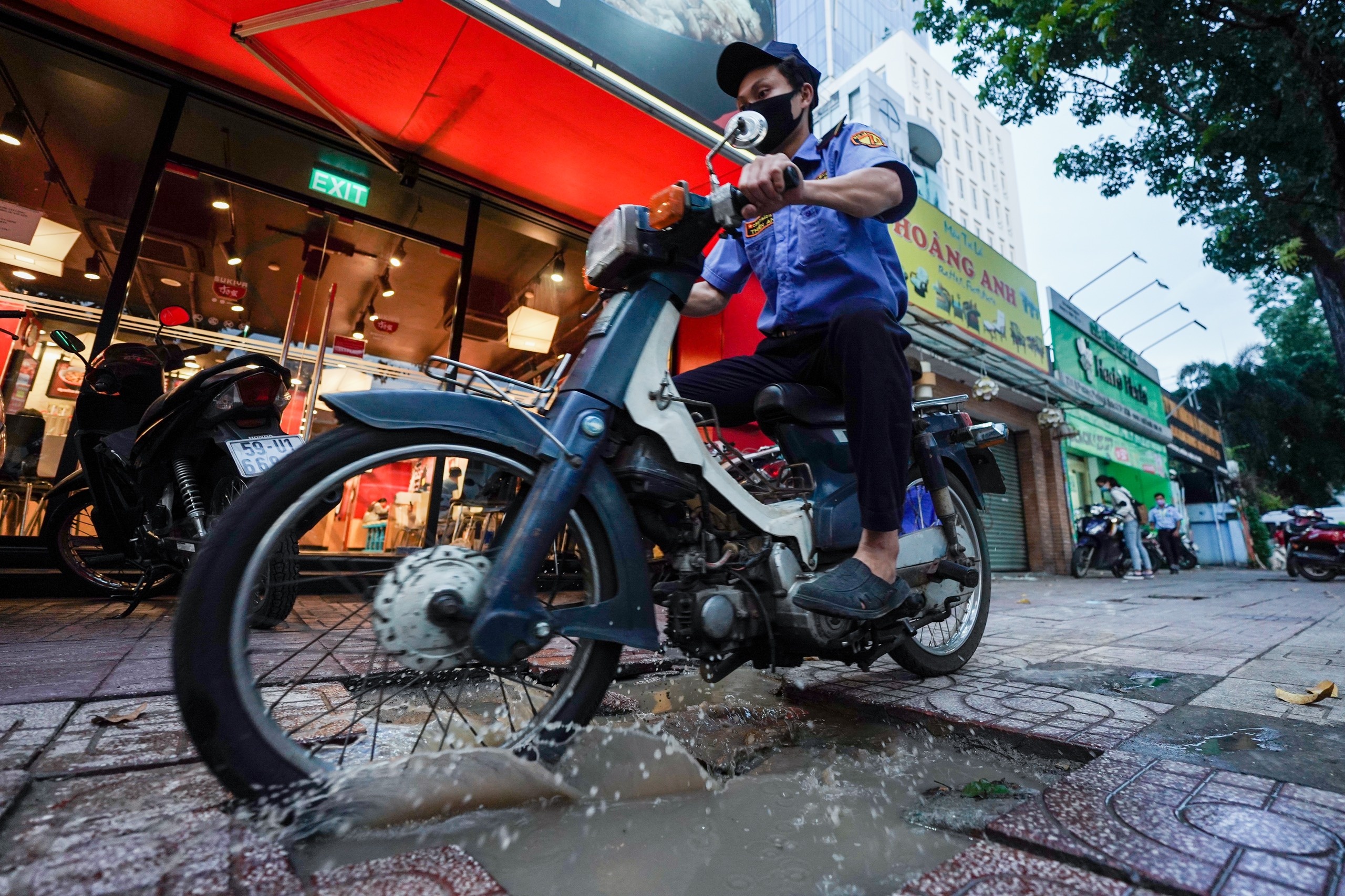 Xe may leo len via he anh 8