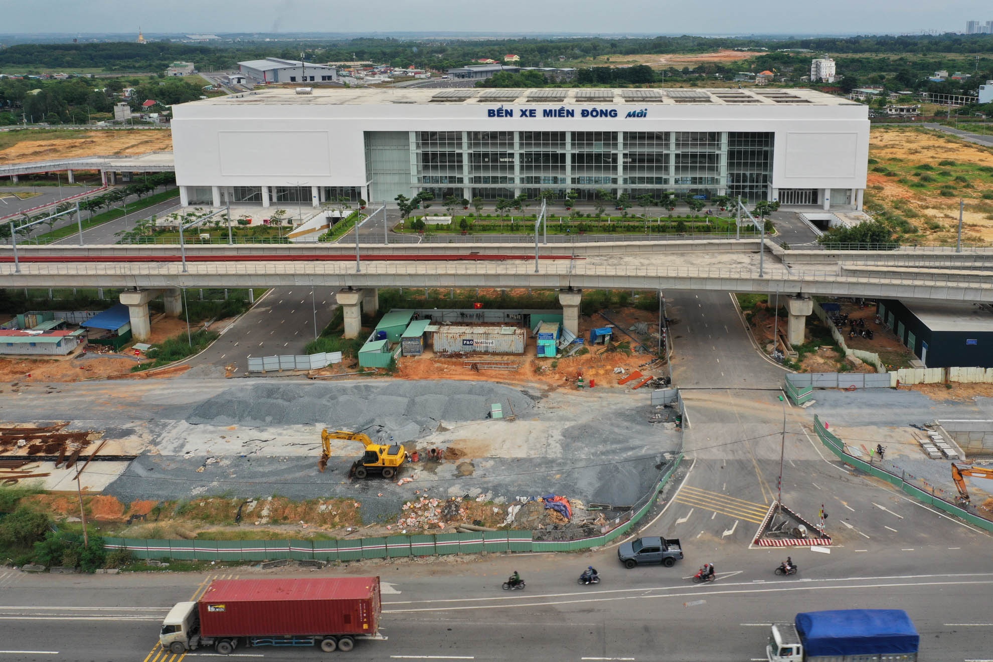 Ben xe Mien Dong moi vang khach anh 1