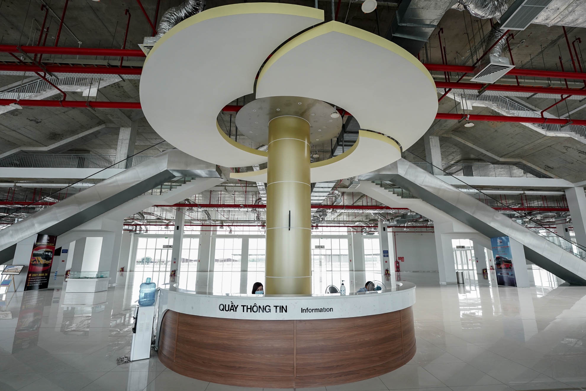 Ben xe Mien Dong moi vang khach anh 3