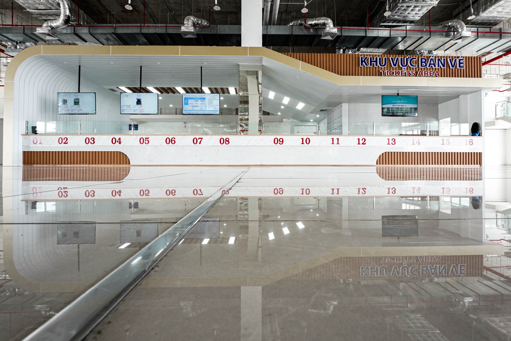 Ben xe Mien Dong moi vang khach anh 6