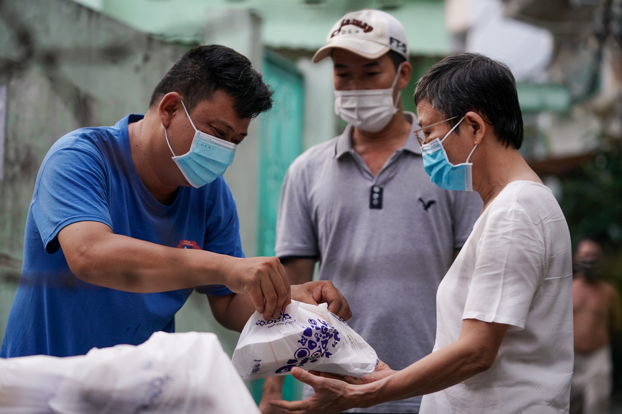 Phong toa hem co ca nhiem Covid-19 anh 8