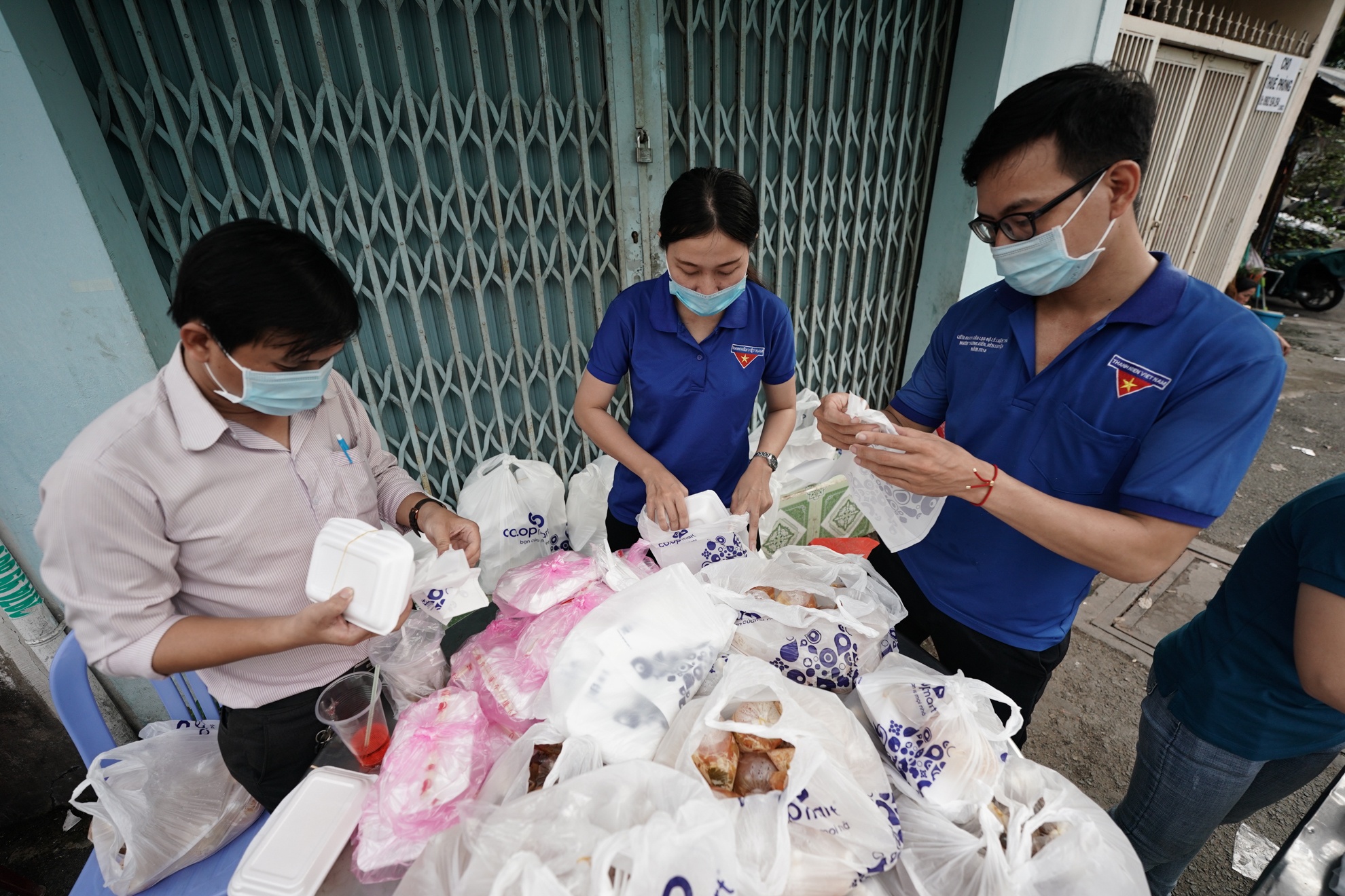 Phong toa hem co ca nhiem Covid-19 anh 6