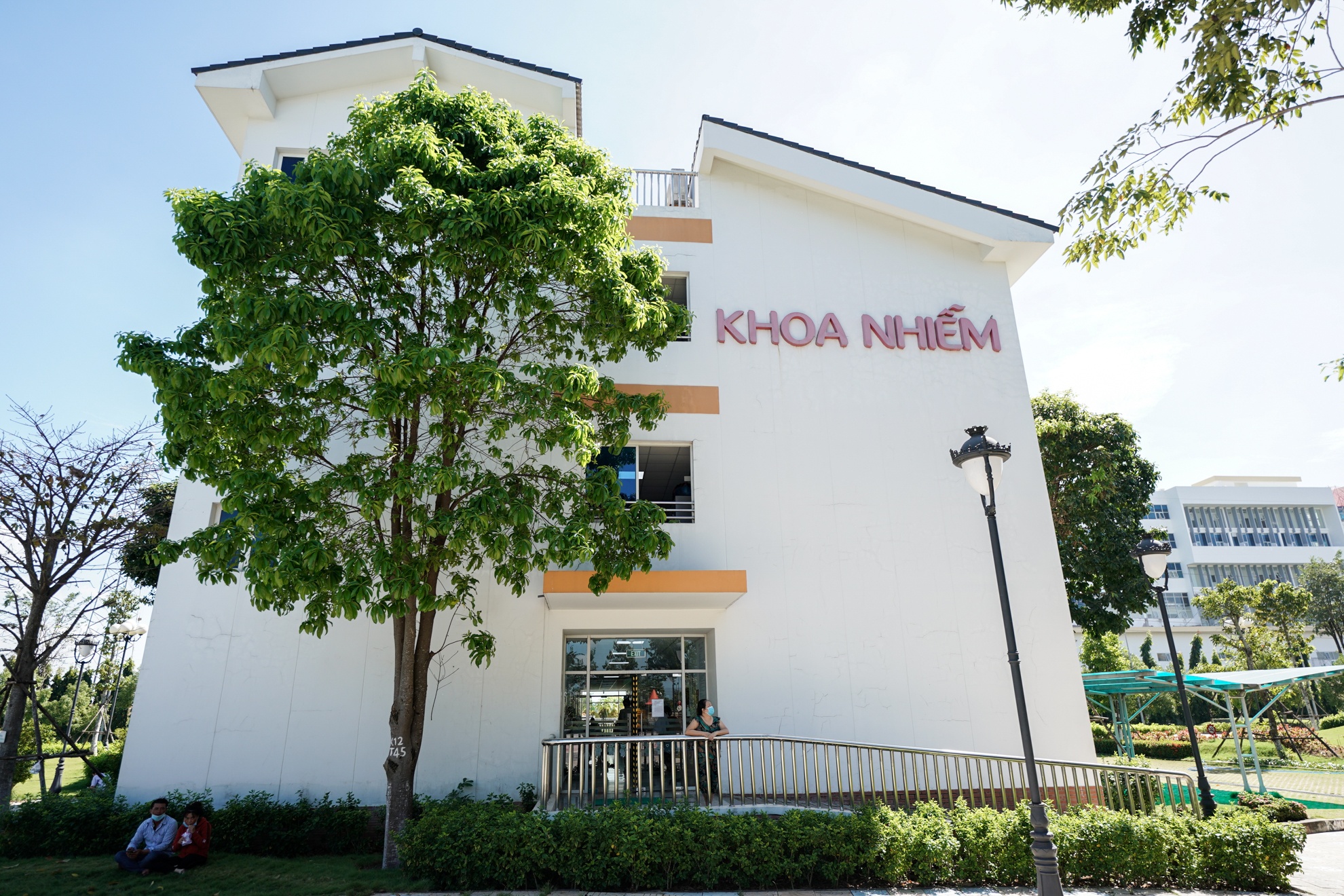 be trai 1 tuoi mac Covid-19 anh 1