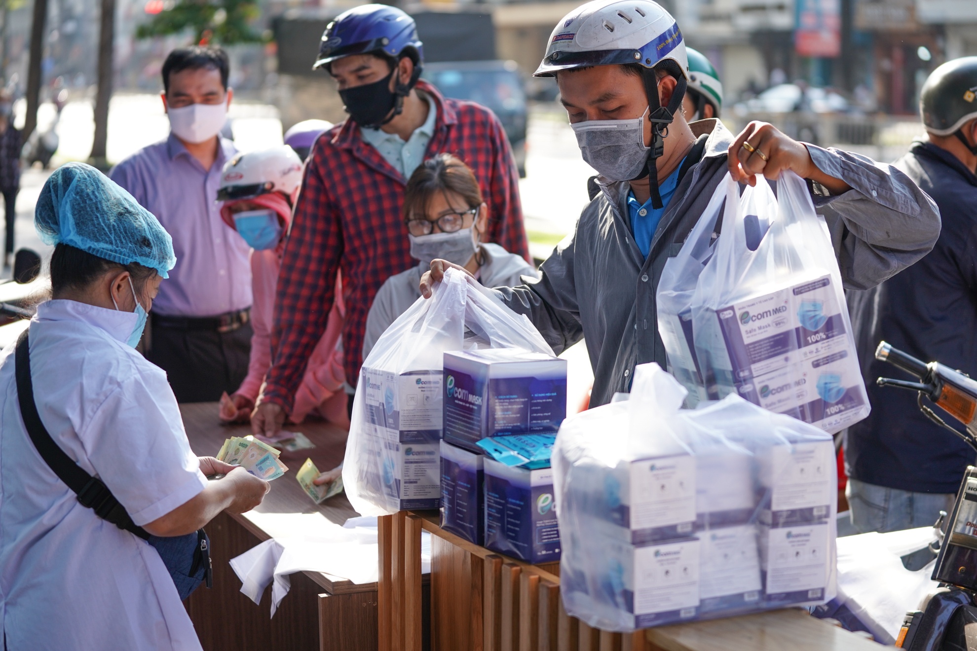 Ban khau trang anh 9