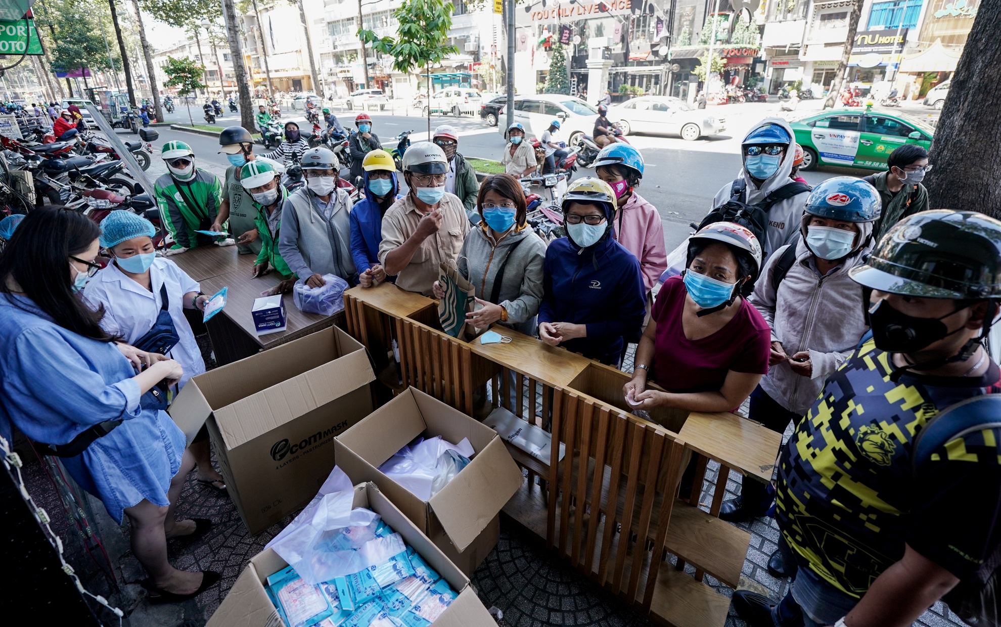 Ban khau trang anh 1