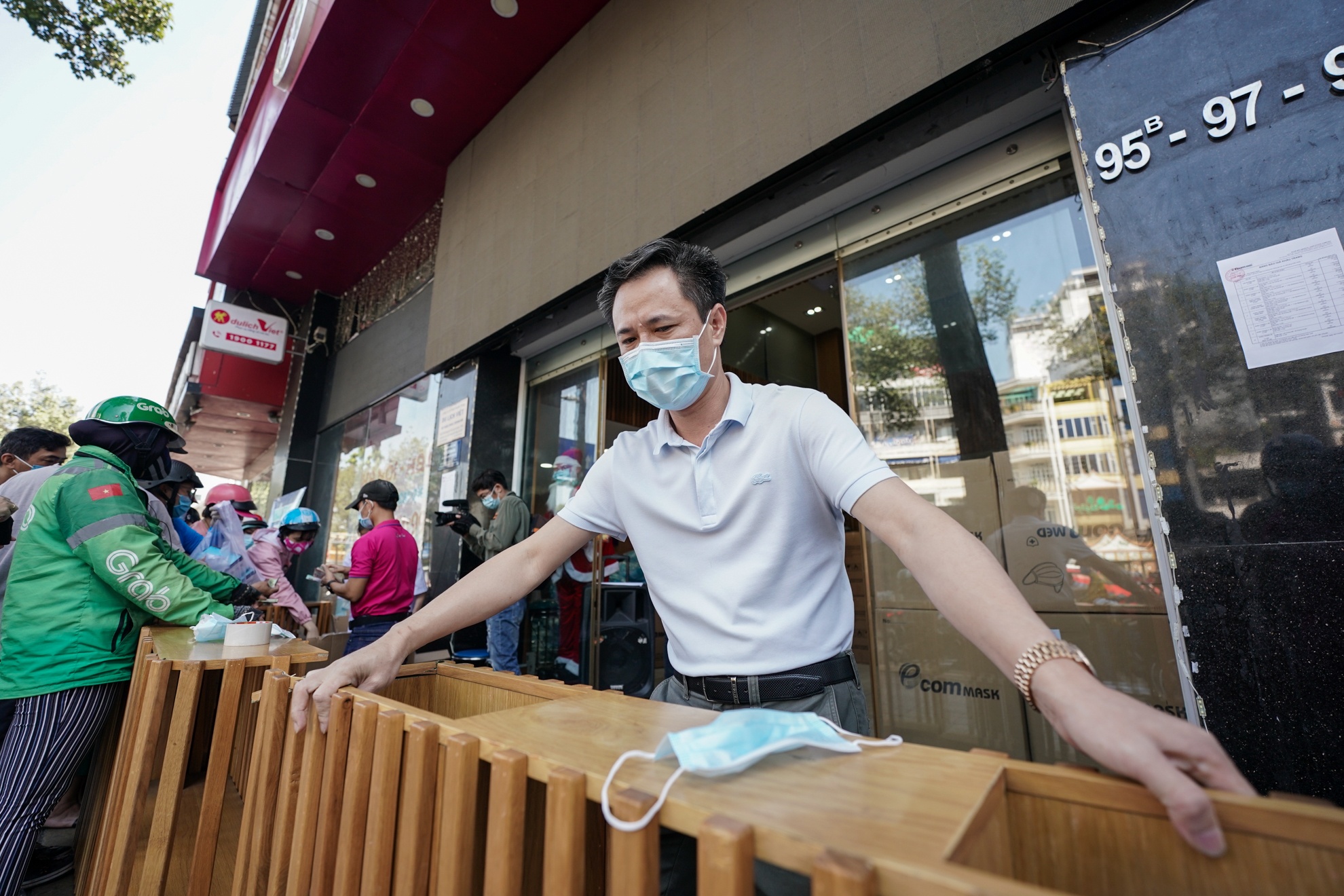 Ban khau trang anh 3