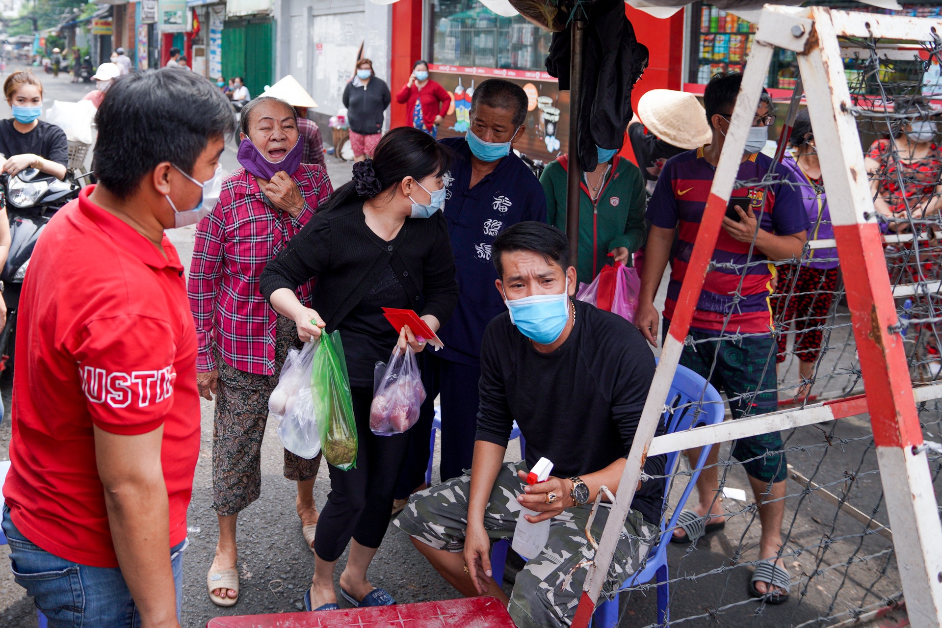 Phong toa khu vuc co ca nhiem covid-19 anh 3