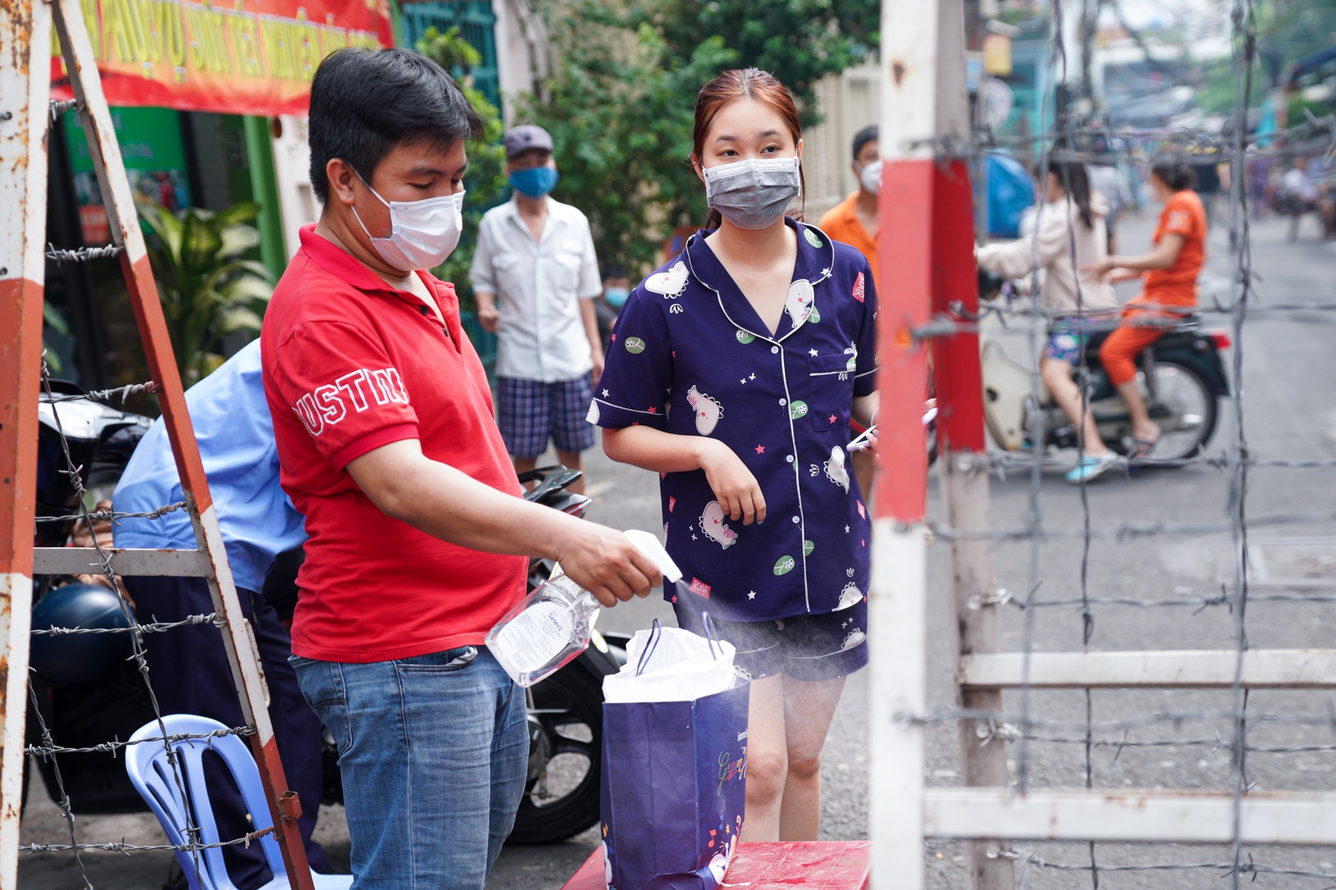 Phong toa khu vuc co ca nhiem covid-19 anh 4