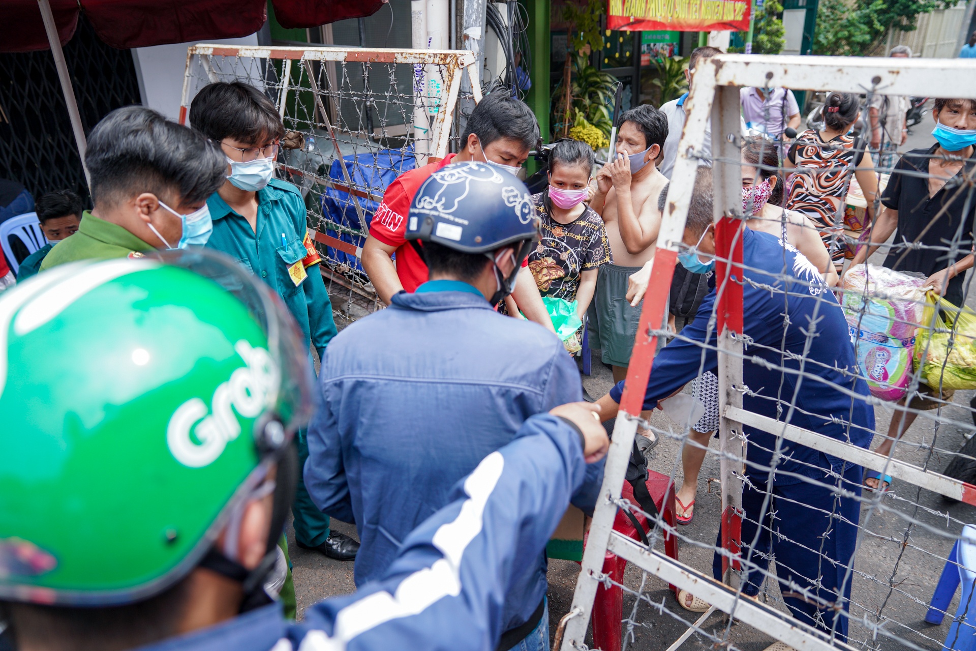 Canh lon xon o chot phong toa khu Ma Lang hinh anh