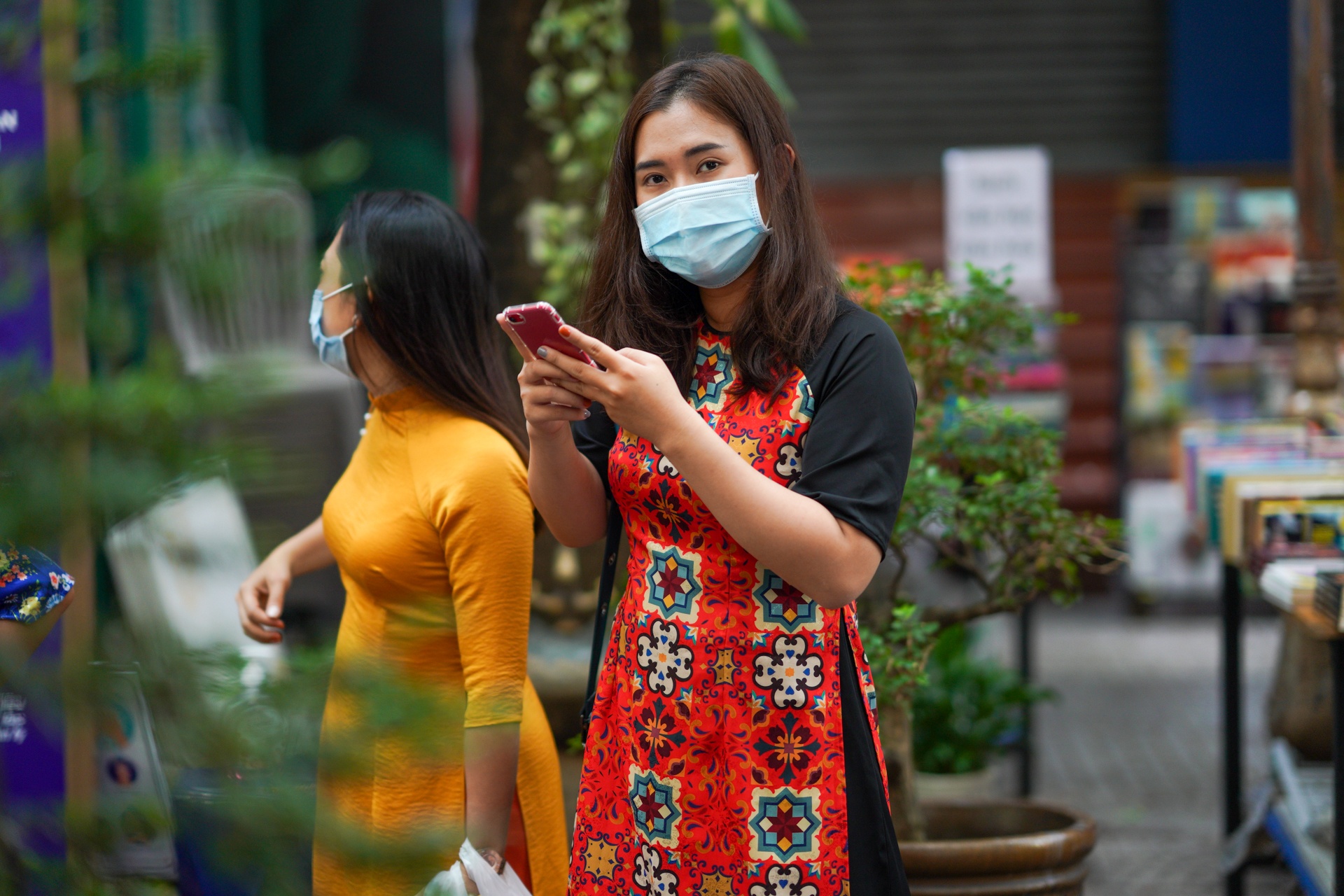 Duong pho TPHCM yen binh ngay mung 1 Tet anh 27