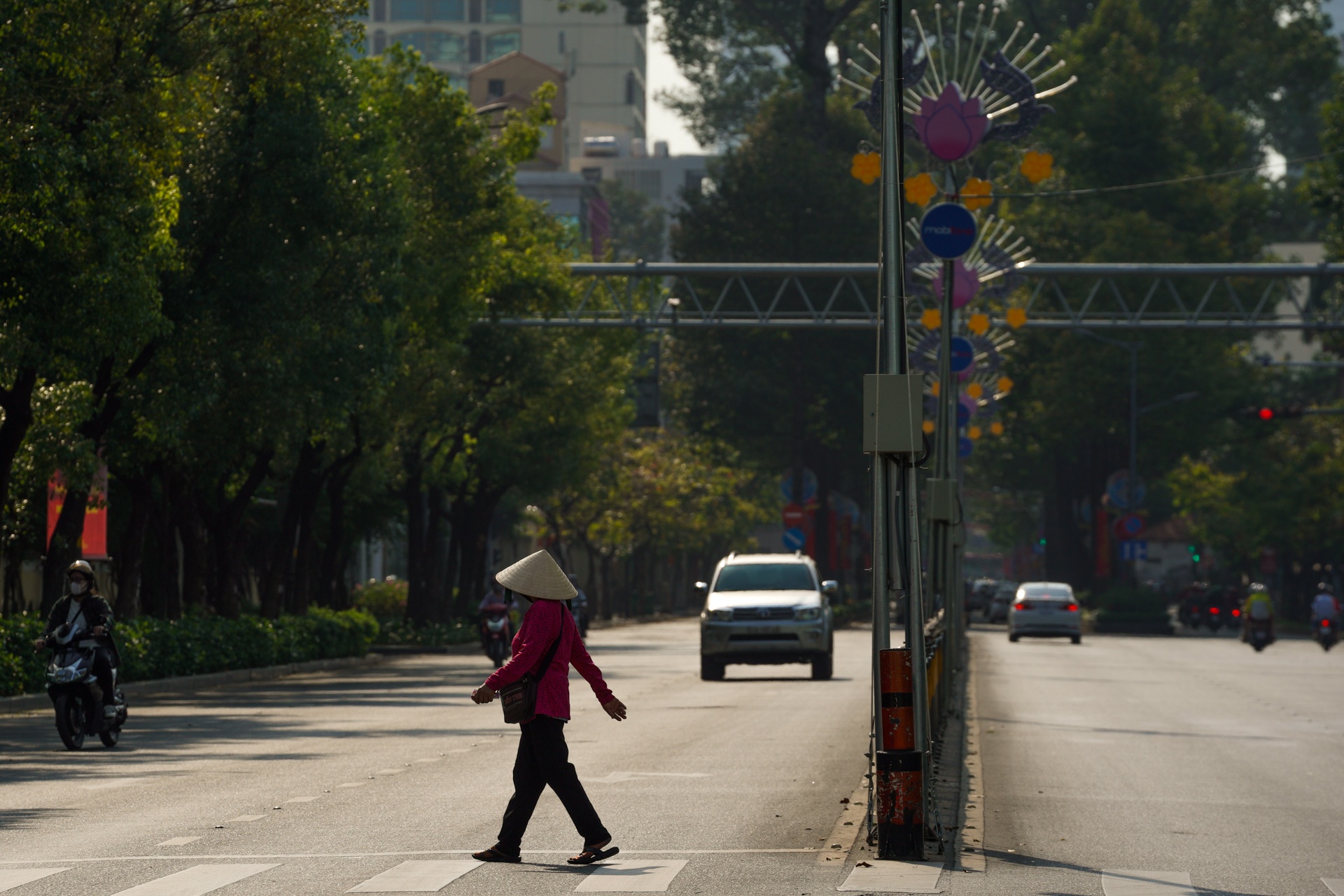 Duong pho TPHCM yen binh ngay mung 1 Tet anh 3