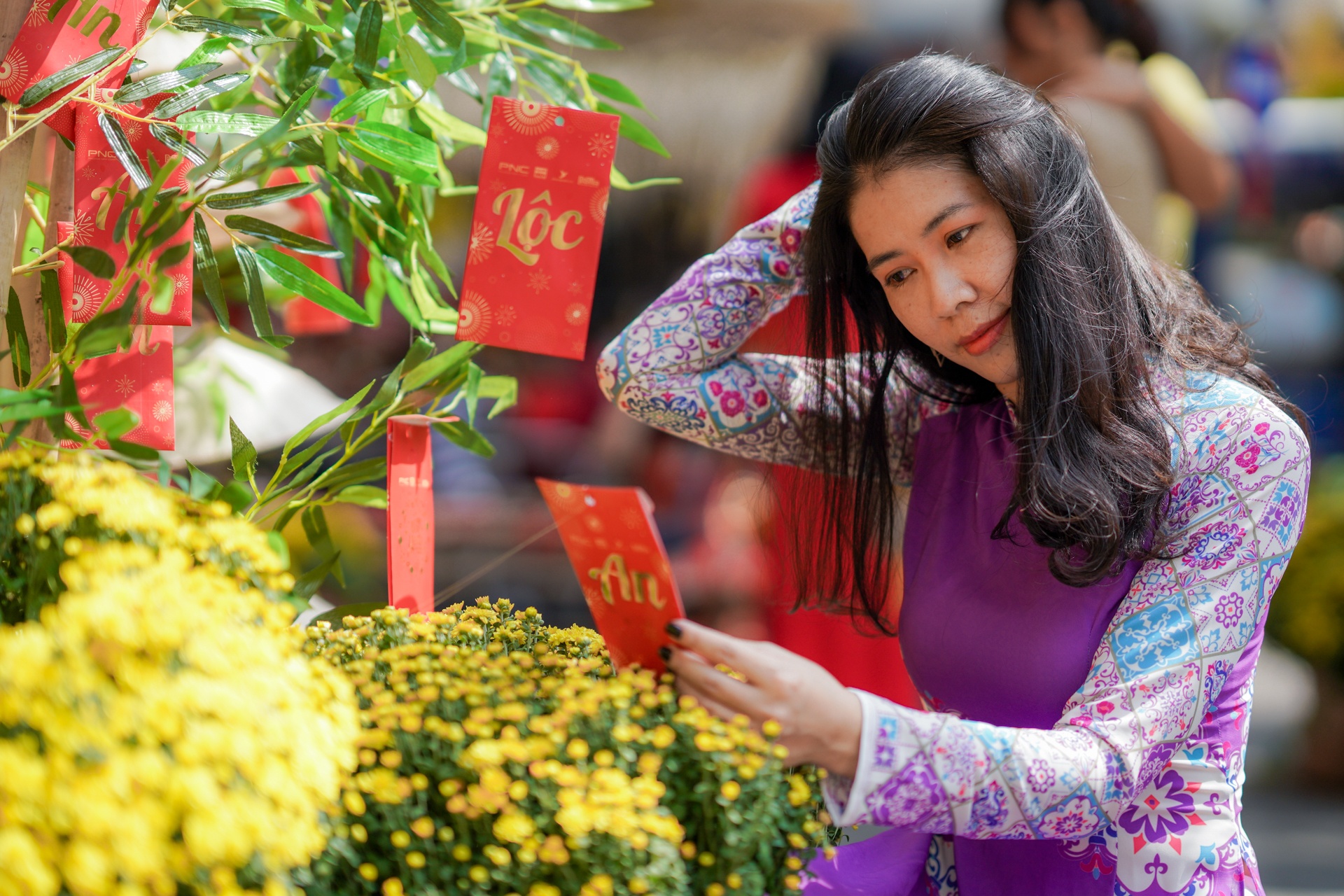 Duong pho TPHCM yen binh ngay mung 1 Tet anh 25