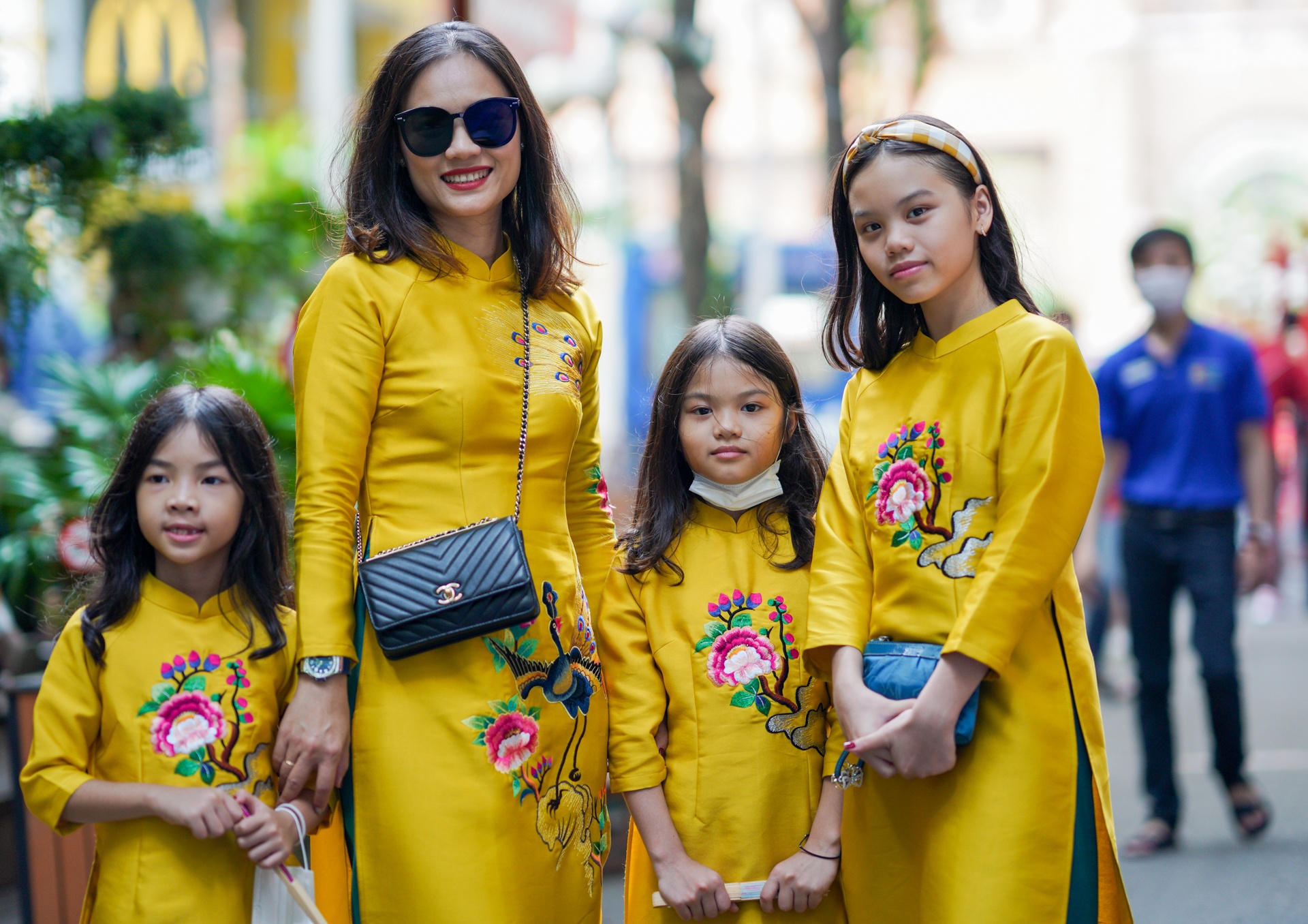 Duong pho TPHCM yen binh ngay mung 1 Tet anh 24