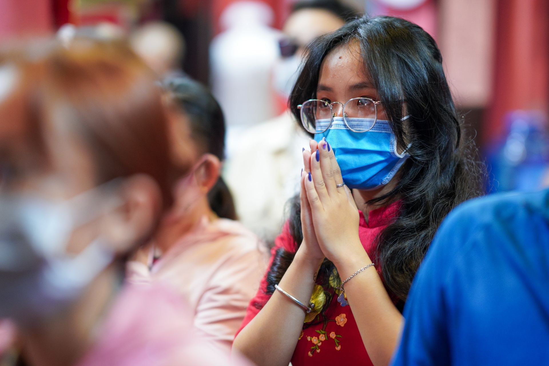 gioi tre tphcm di chua cau duyen anh 3