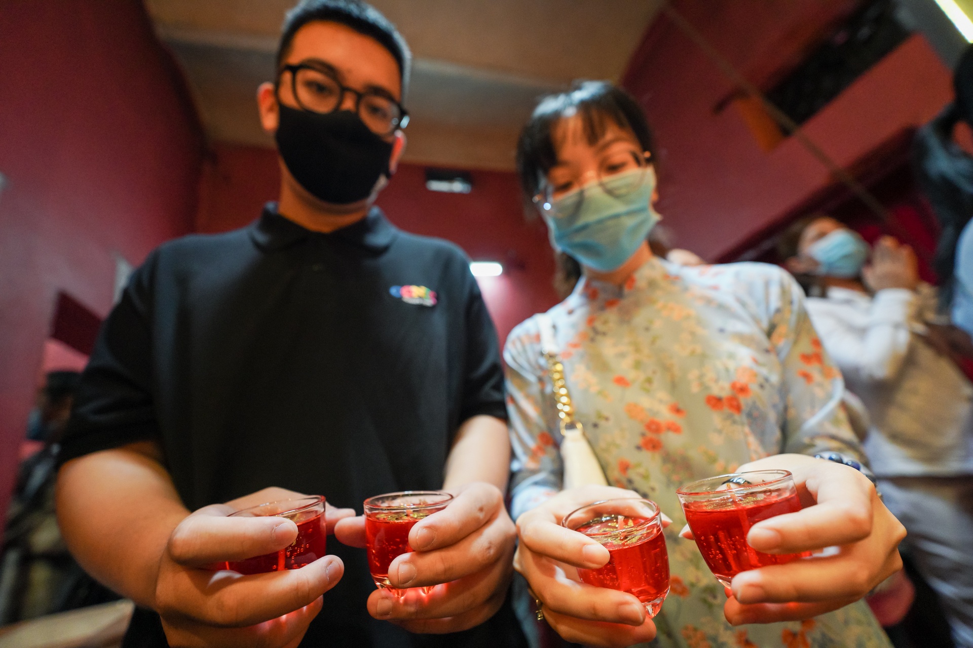 gioi tre tphcm di chua cau duyen anh 6