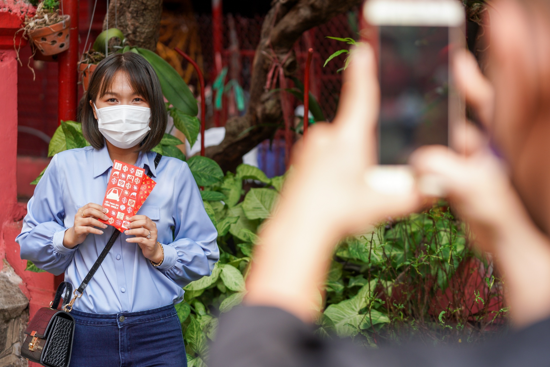 gioi tre tphcm di chua cau duyen anh 11