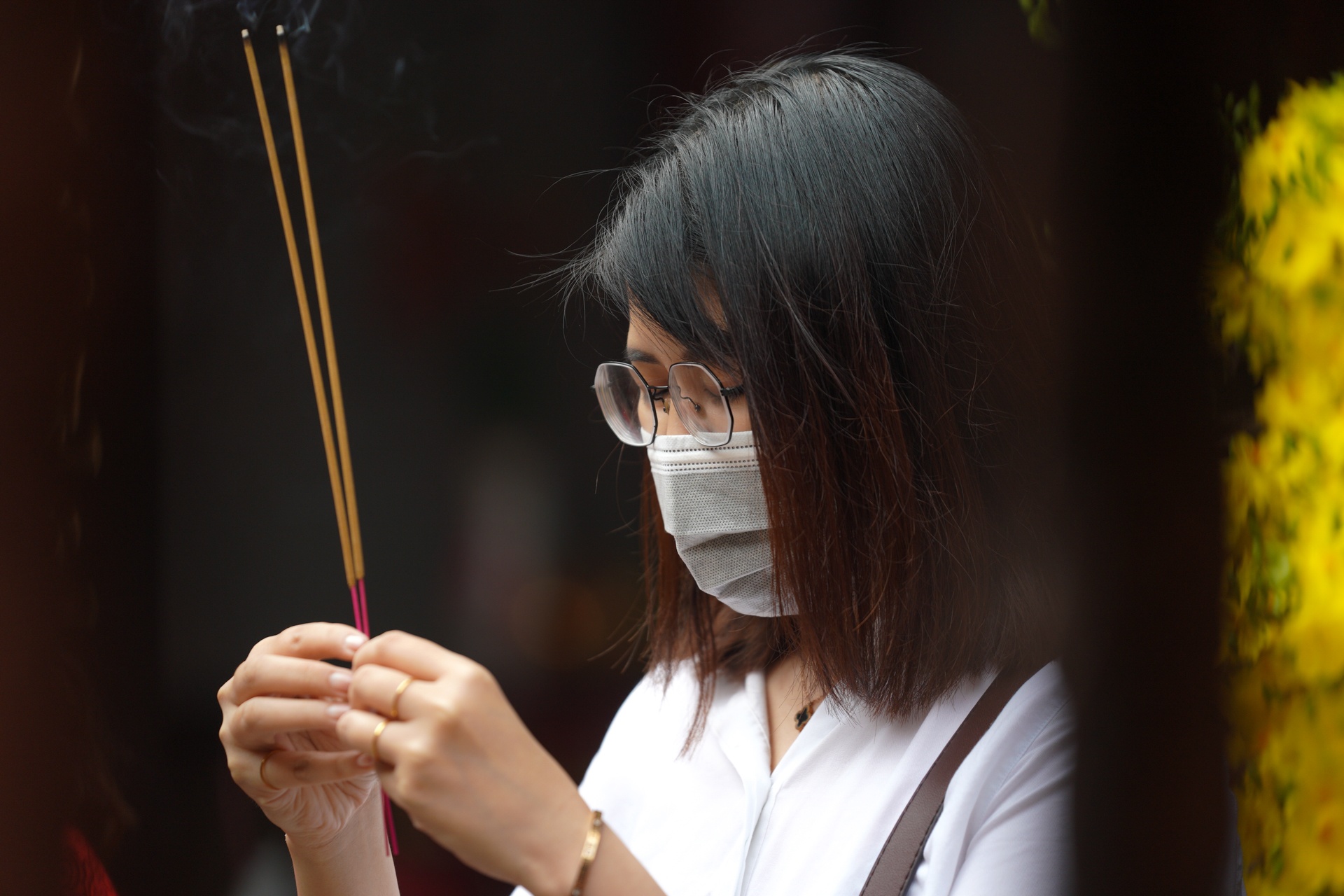 gioi tre tphcm di chua cau duyen anh 8