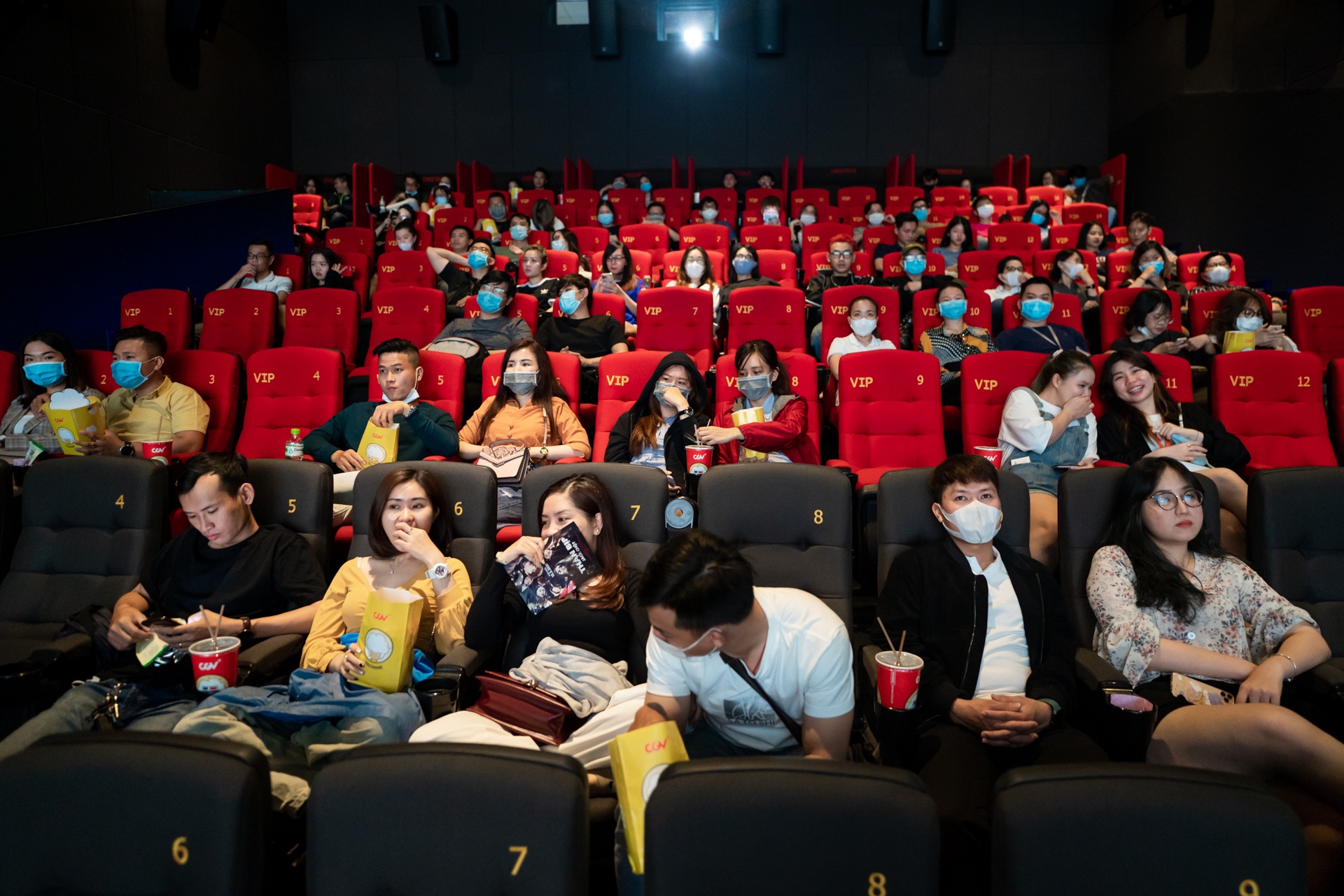 Rap phim TP.HCM mo cua tro lai anh 9