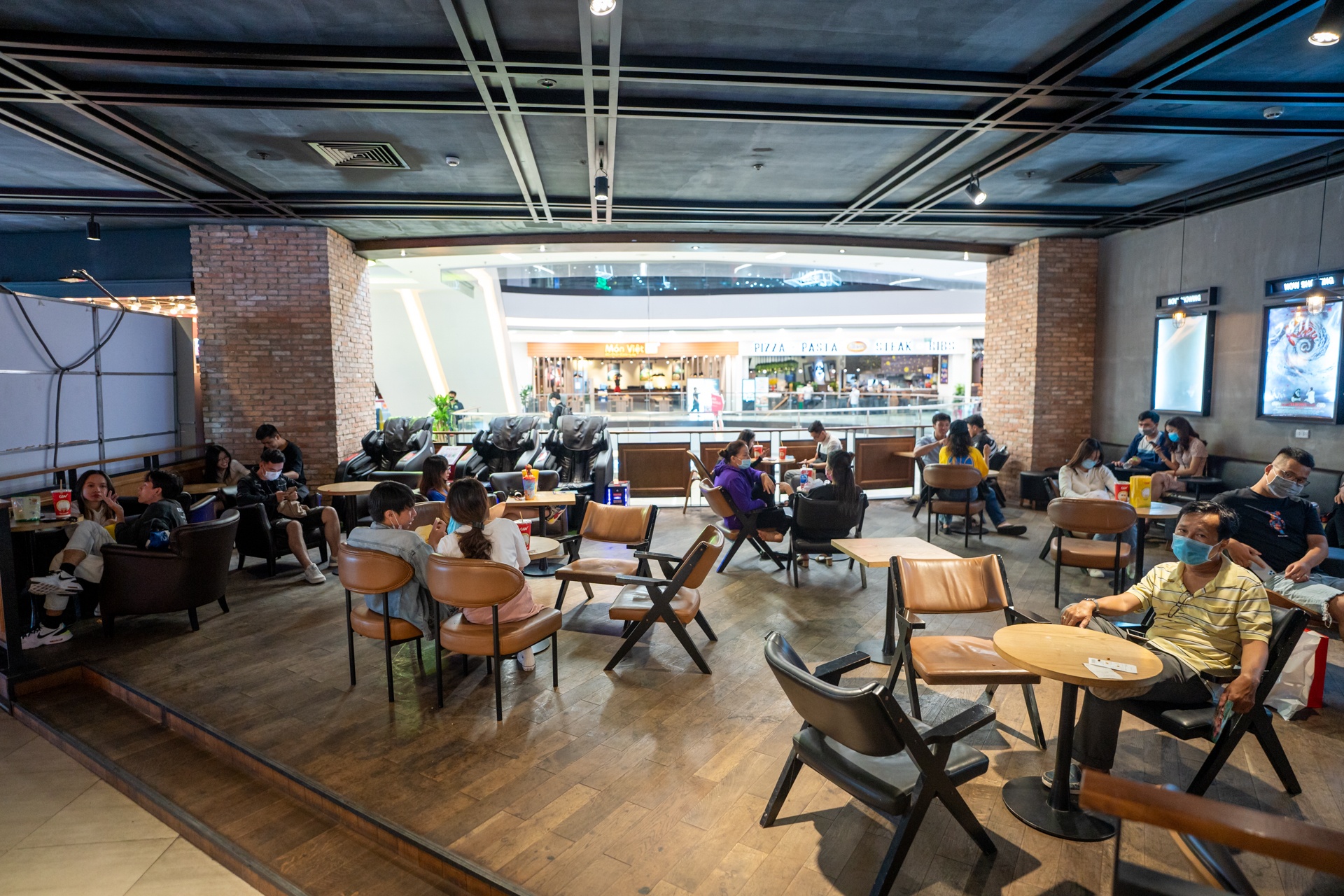 Rap phim TP.HCM mo cua tro lai anh 10