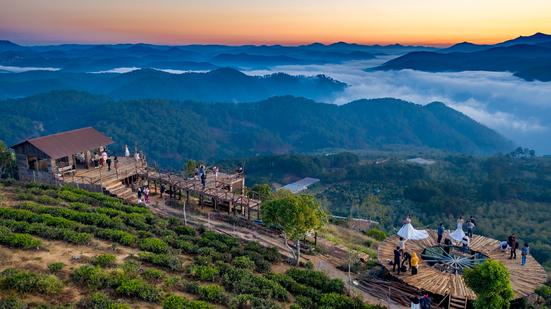 Khach tham quan Da Lat anh 9