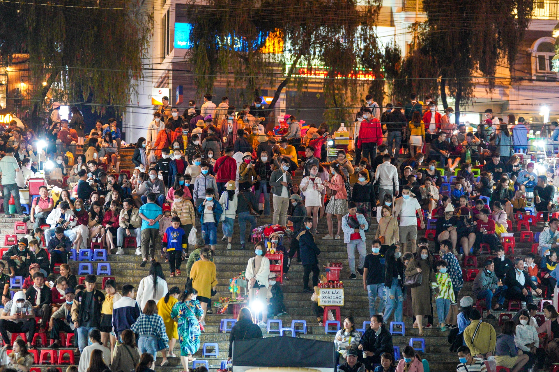 Khach tham quan Da Lat anh 2