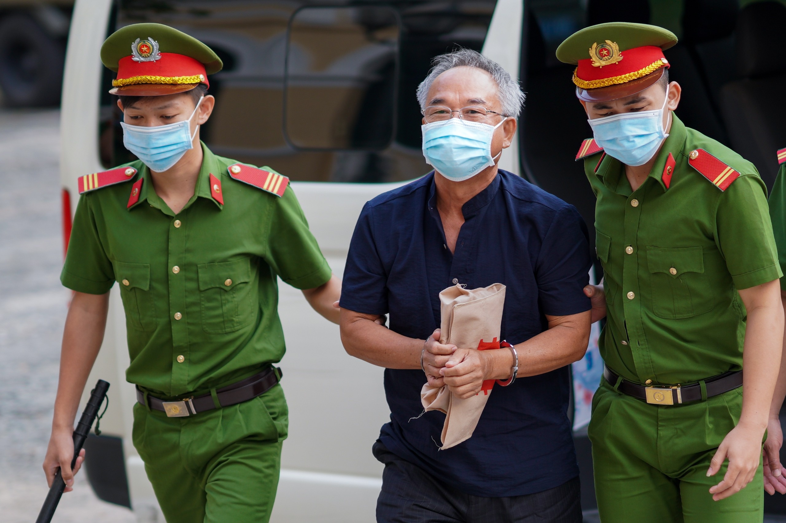 Ba Duong Thi Bach Diep gay roi tai toa anh 2