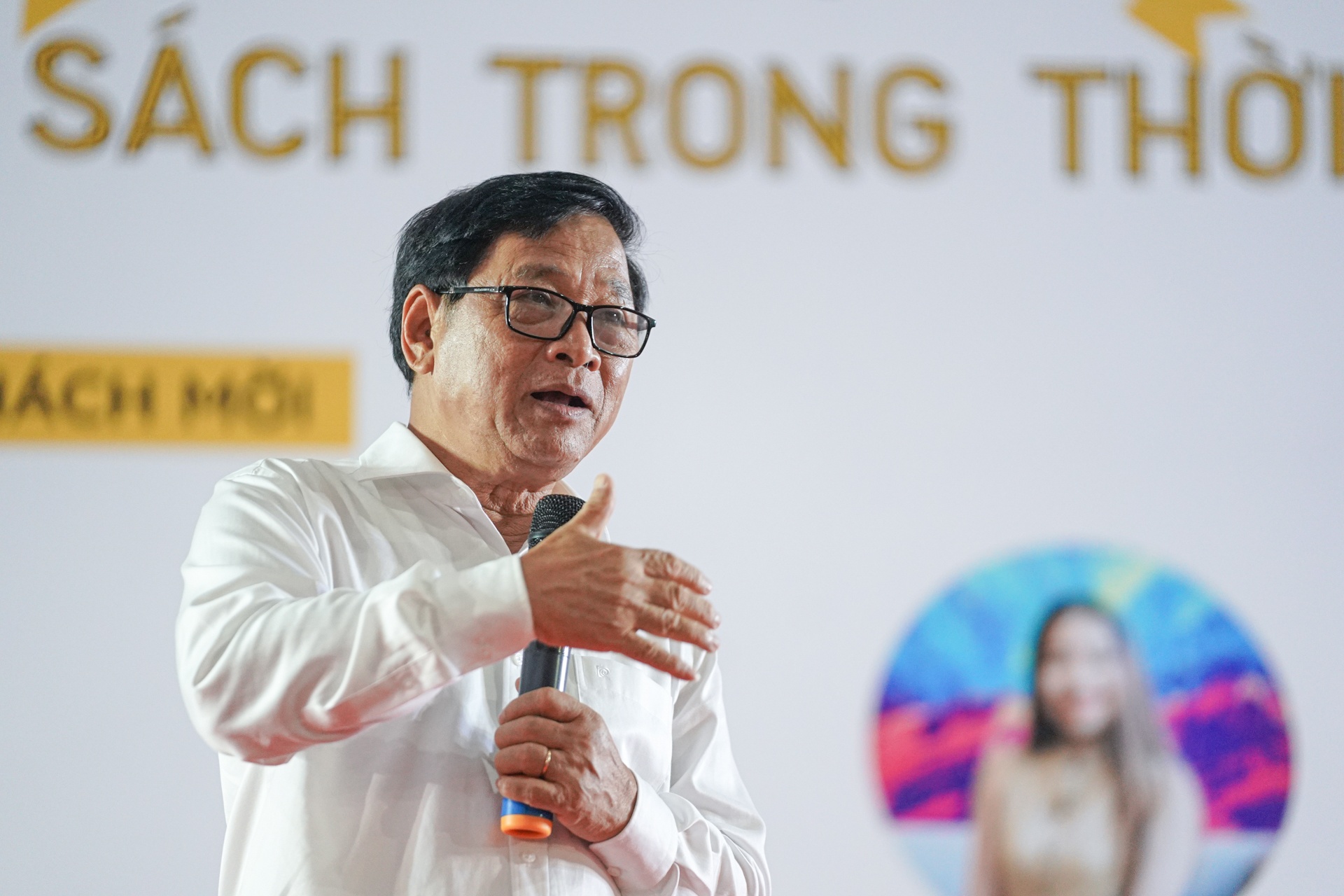 Ngay sach Viet Nam anh 3