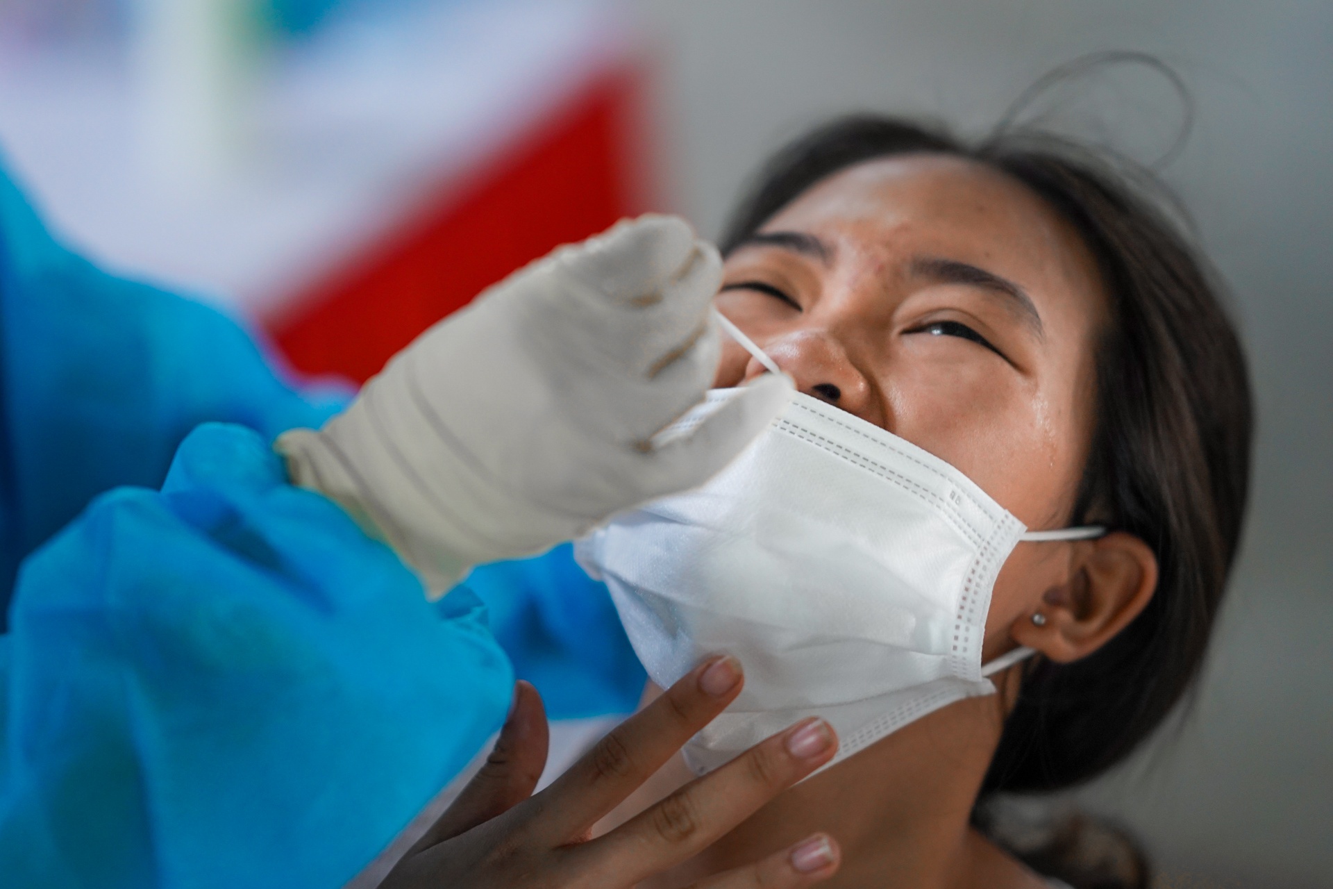 Lay mau xet nghiem Covid-19 tai TTTM anh 7