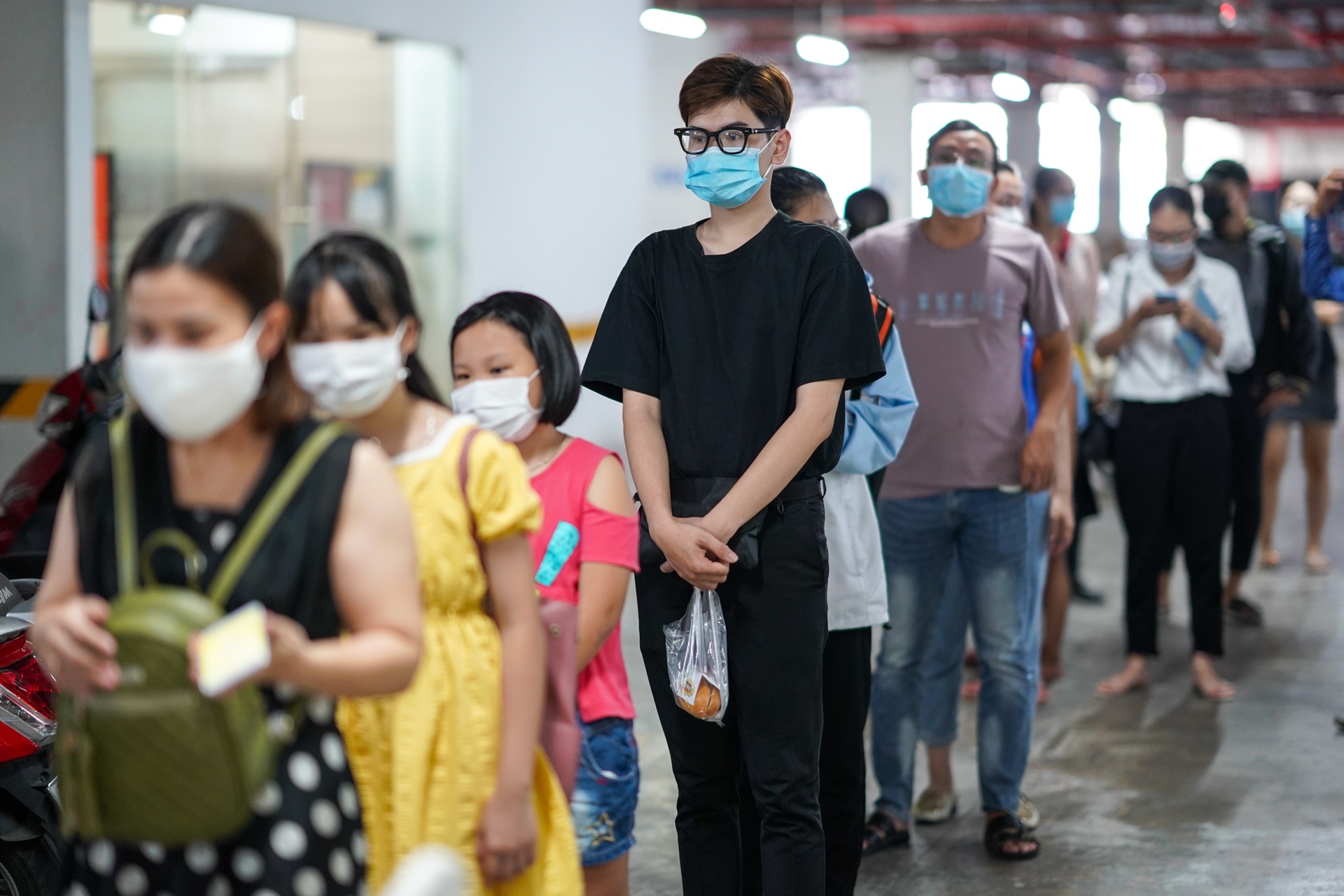 Lay mau xet nghiem Covid-19 tai TTTM anh 2