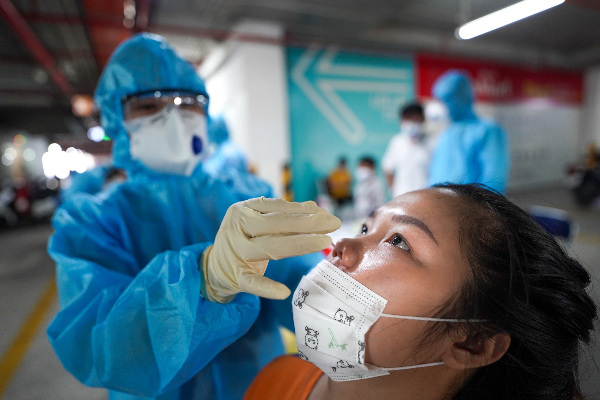 Ai den TP.HCM phai cach ly tap trung? hinh anh