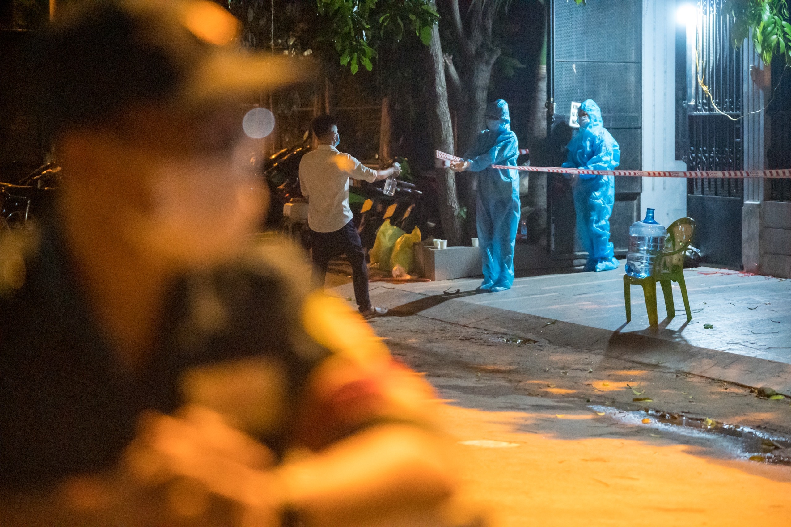 Phong toa hon 50 can ho o quan 7 hinh anh